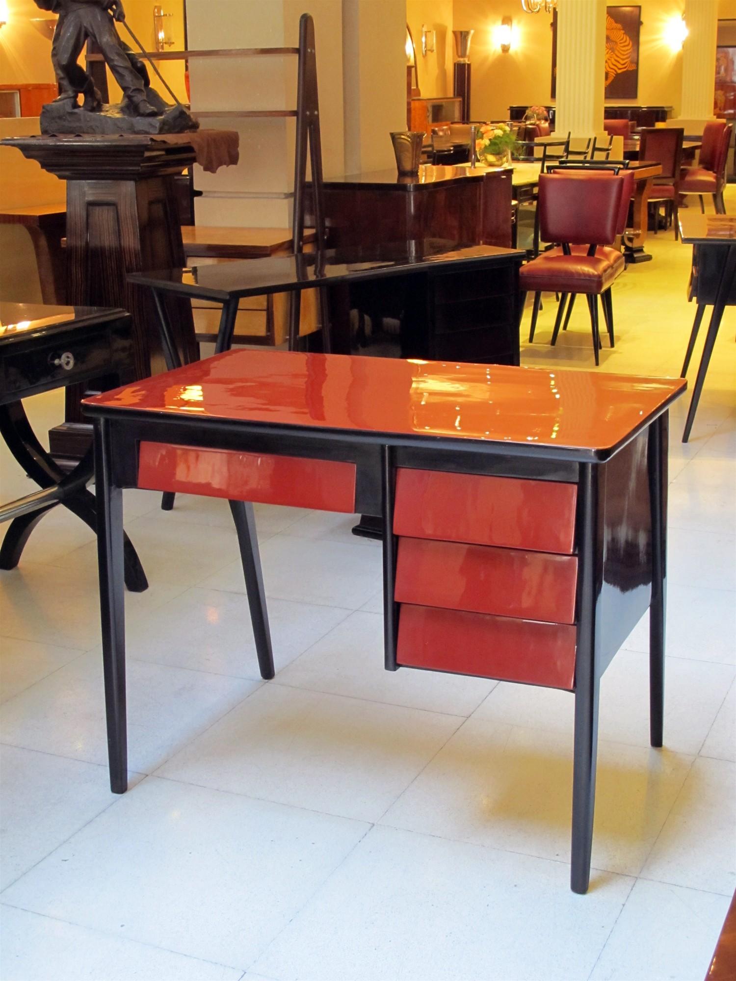 Red lacquered wood desk from the 50s, Italian.

Desk 1950s 
Country: Italian
Materials: Red lacquered wood 
Finish: polyurethanic lacquer
It is an elegant and sophisticated desk.
If you have any questions we are at your disposal.
We have specialized