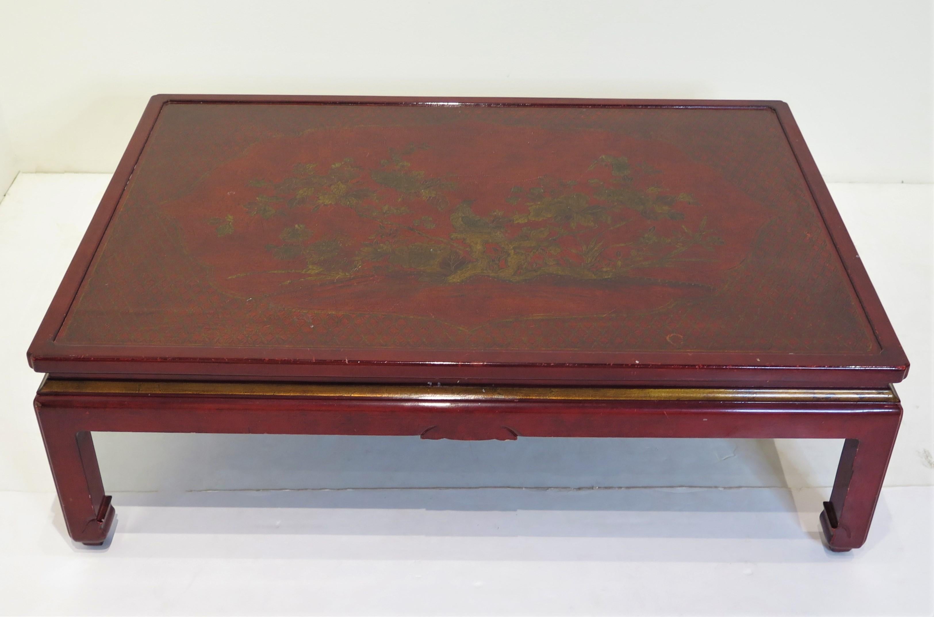 red lacquerware coffee table with gold gilt decoration, Chinese-style Anne Midavaine of ATELIER MIDAVAINE PARIS 20th century, Paris, France