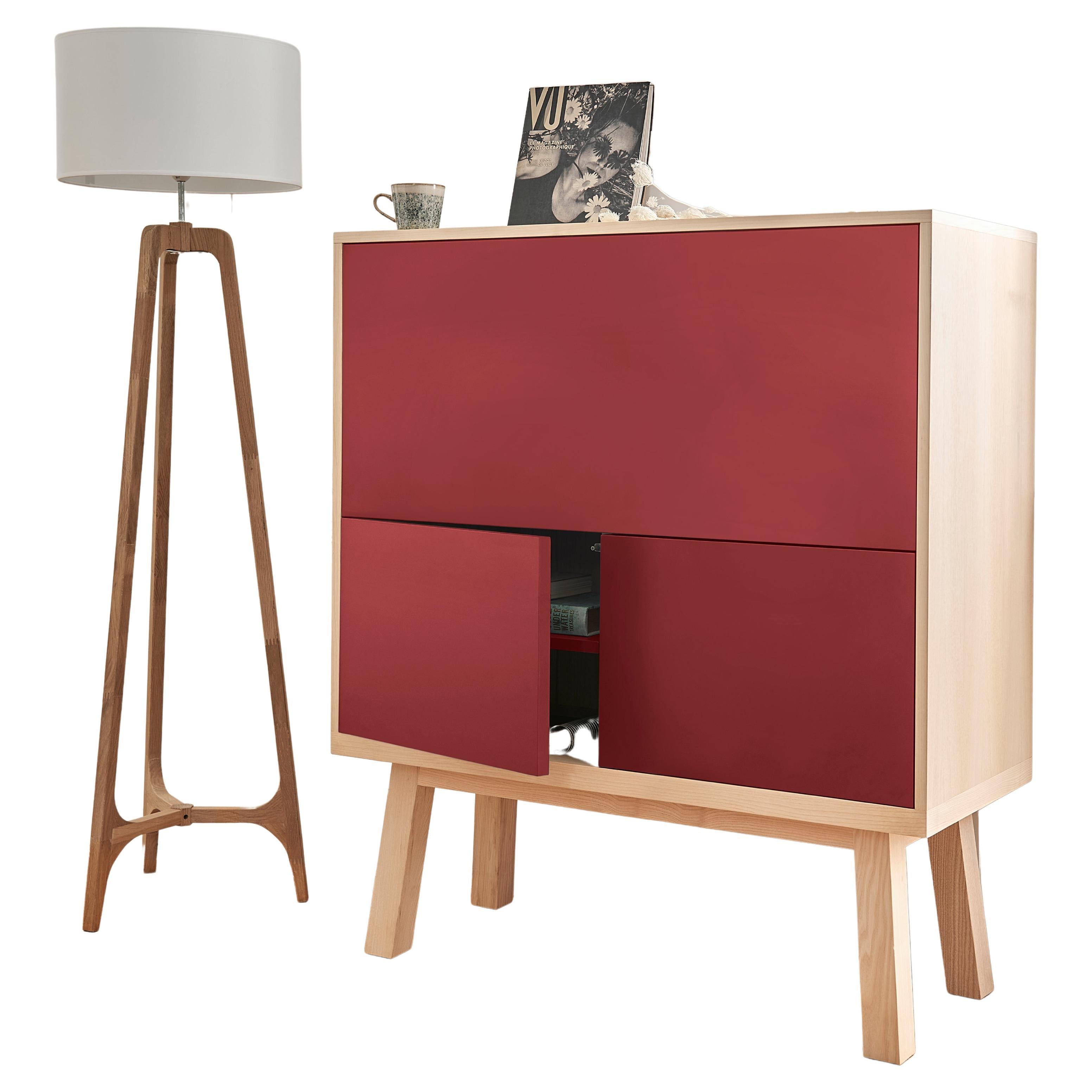 Este gran escritorio secreter se monta en nuestros talleres franceses y se entrega totalmente montado. 

Las dimensiones totales de la propia caja son
Anchura 120 cm / 47,2''
Altura 90 cm / 35,4'' 
Profundidad 46 cm / 18,11''

La altura de