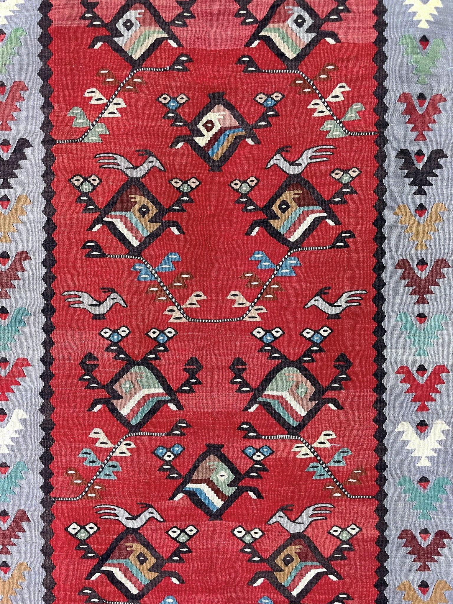 Kilim balcanico rosso e lavanda Pirot - Tappeto Vintage a trama piatta (3′×5′) - Europa degli anni '60 In condizioni buone in vendita a Burlingame, CA