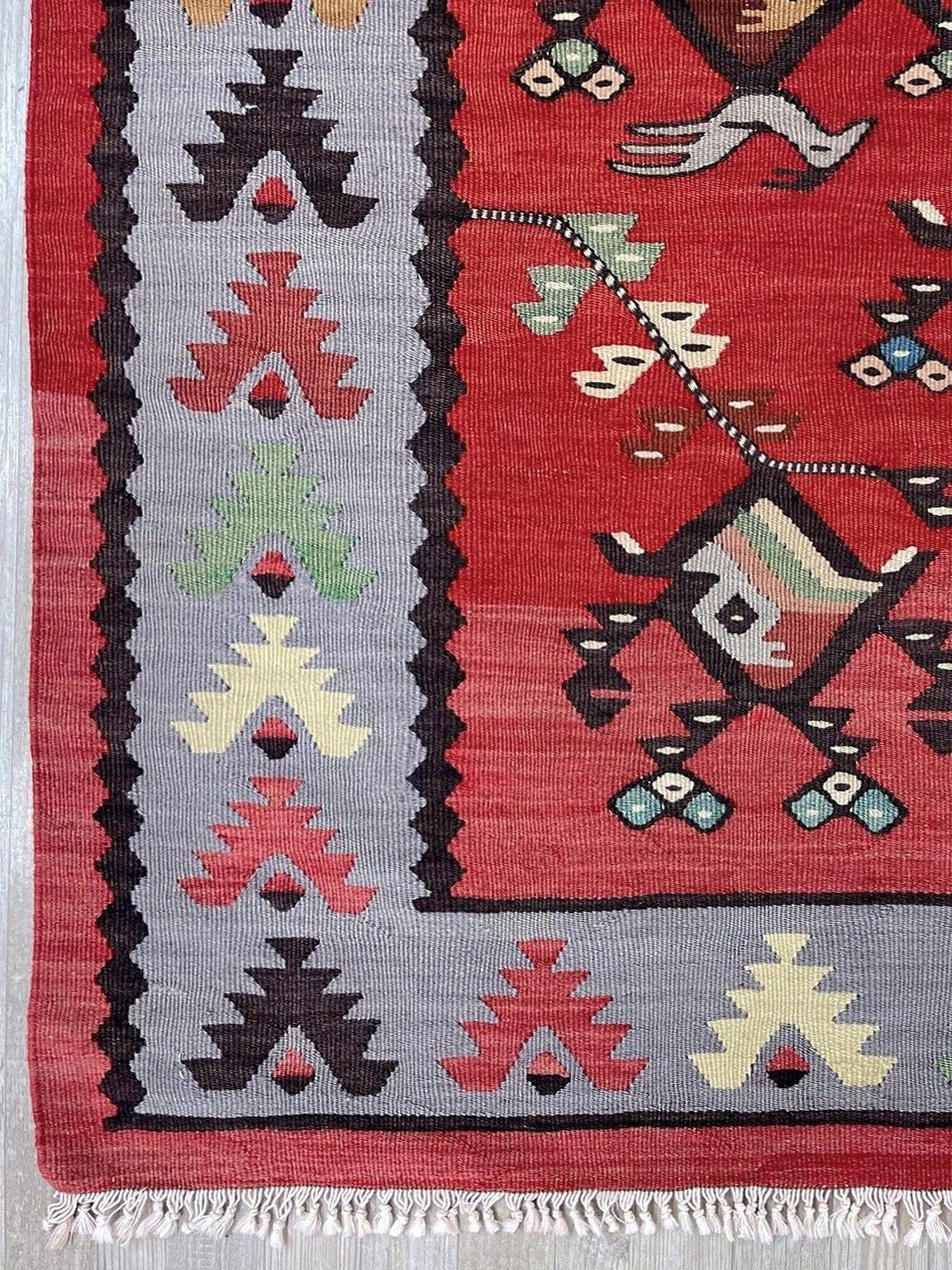 Lana Kilim balcanico rosso e lavanda Pirot - Tappeto Vintage a trama piatta (3′×5′) - Europa degli anni '60 in vendita