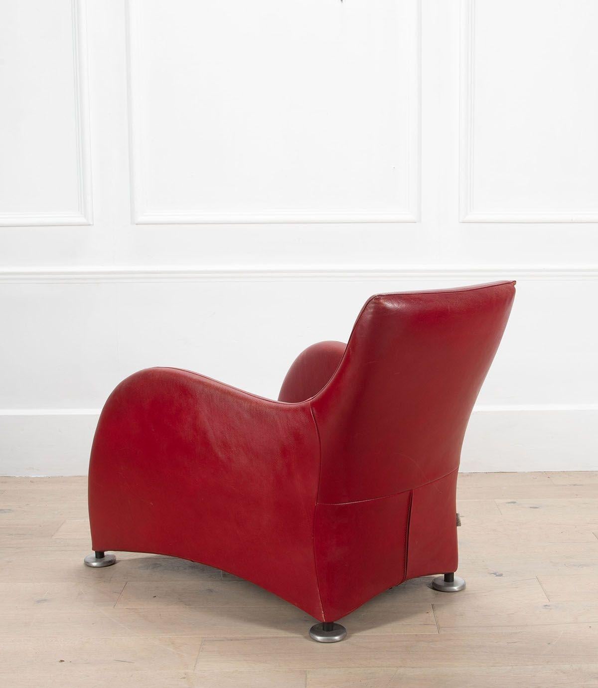 Roter Ledersessel mit Fußhocker von Gerard Van Den Berg (Niederländisch) im Angebot