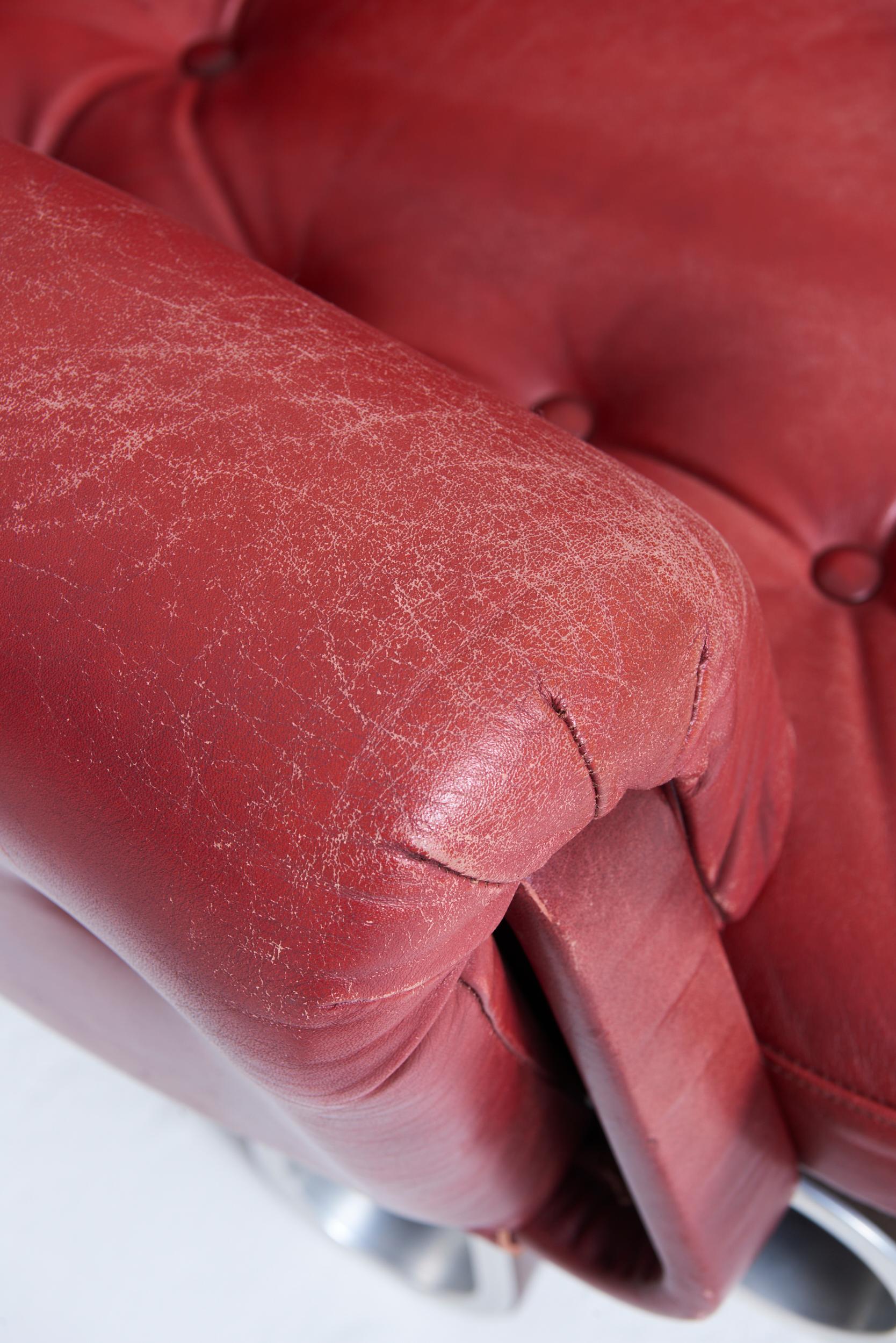 Gebogenes Sofa aus rotem Leder von Eric Sigfrid Persson im Zustand „Gut“ im Angebot in London, GB