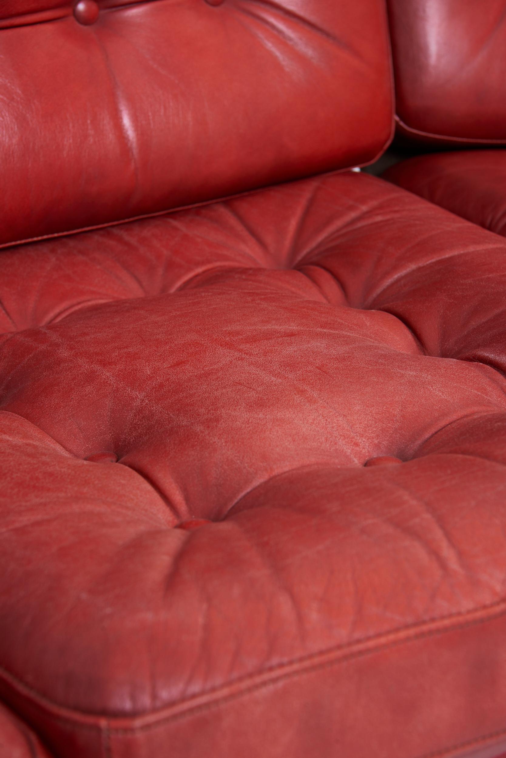 Gebogenes Sofa aus rotem Leder von Eric Sigfrid Persson im Angebot 1