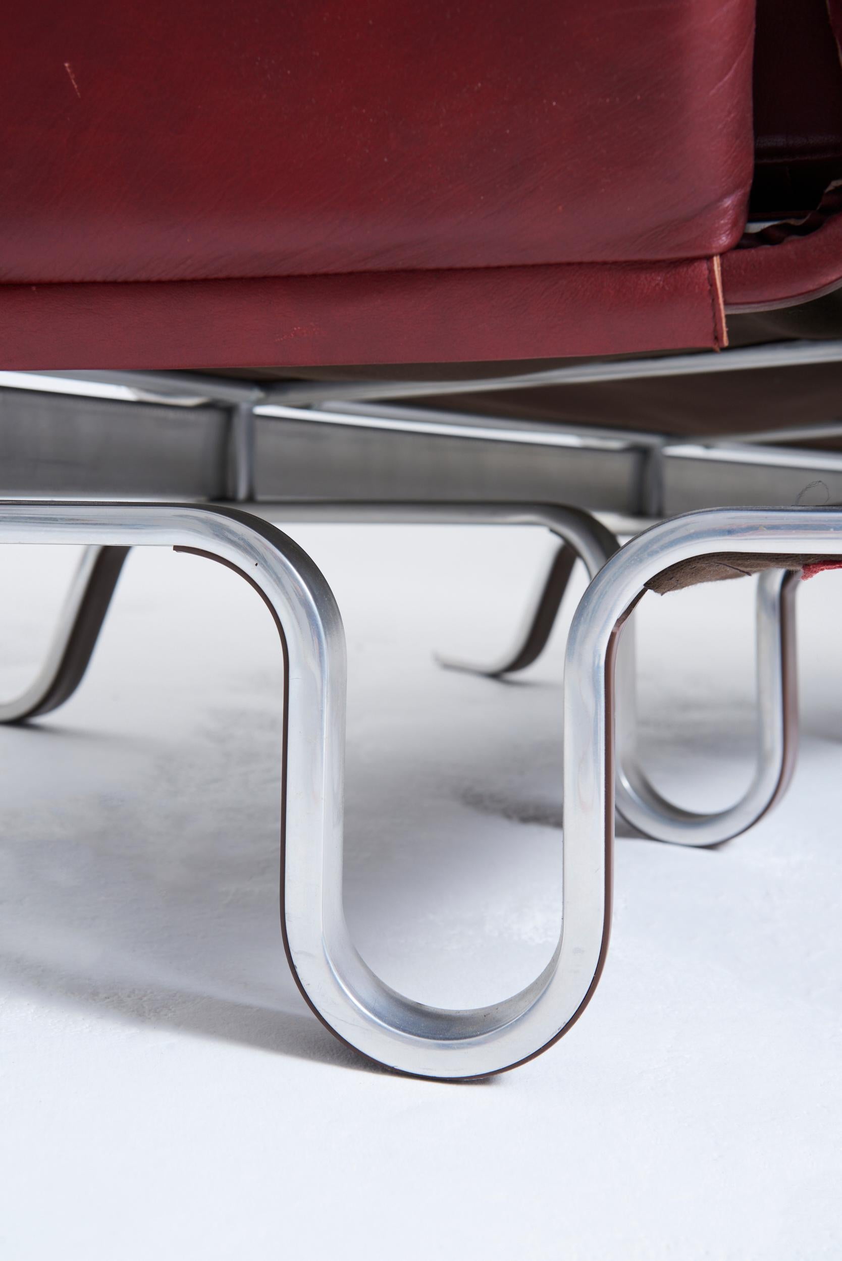 Gebogenes Sofa aus rotem Leder von Eric Sigfrid Persson im Angebot 3