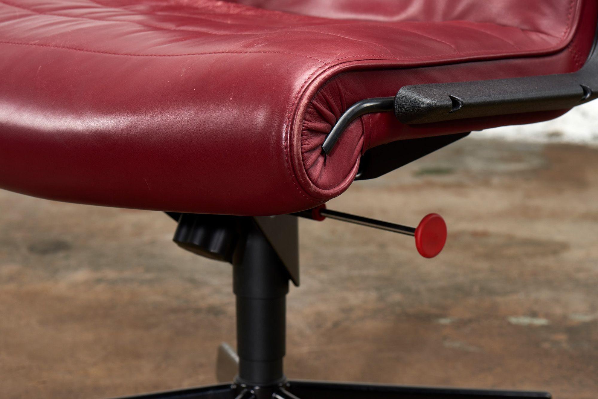 Chaise de bureau en cuir rouge de Richard Sapper pour Knoll Inc/Knoll Intl, France 1992 en vente 2