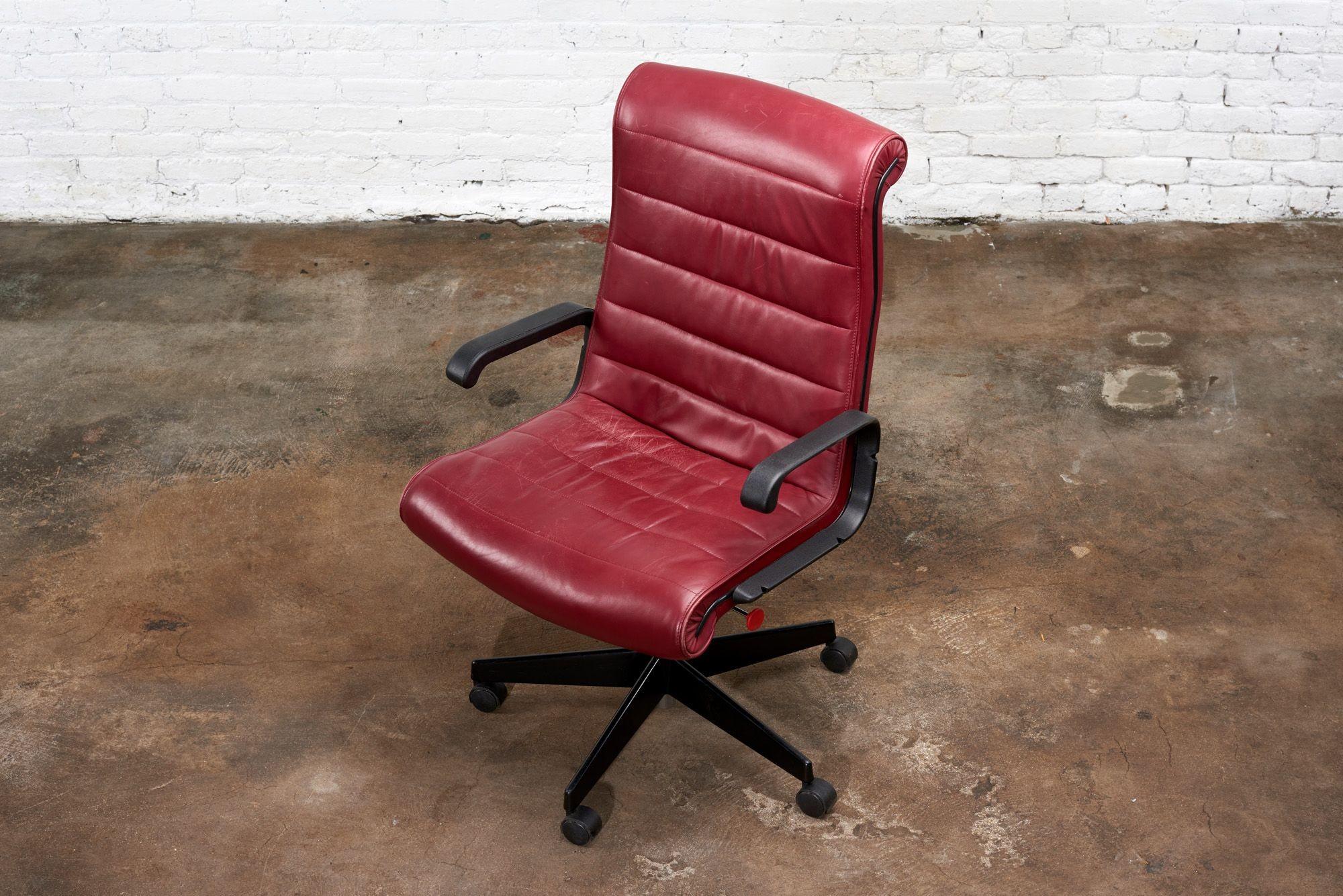 Moderne Chaise de bureau en cuir rouge de Richard Sapper pour Knoll Inc/Knoll Intl, France 1992 en vente