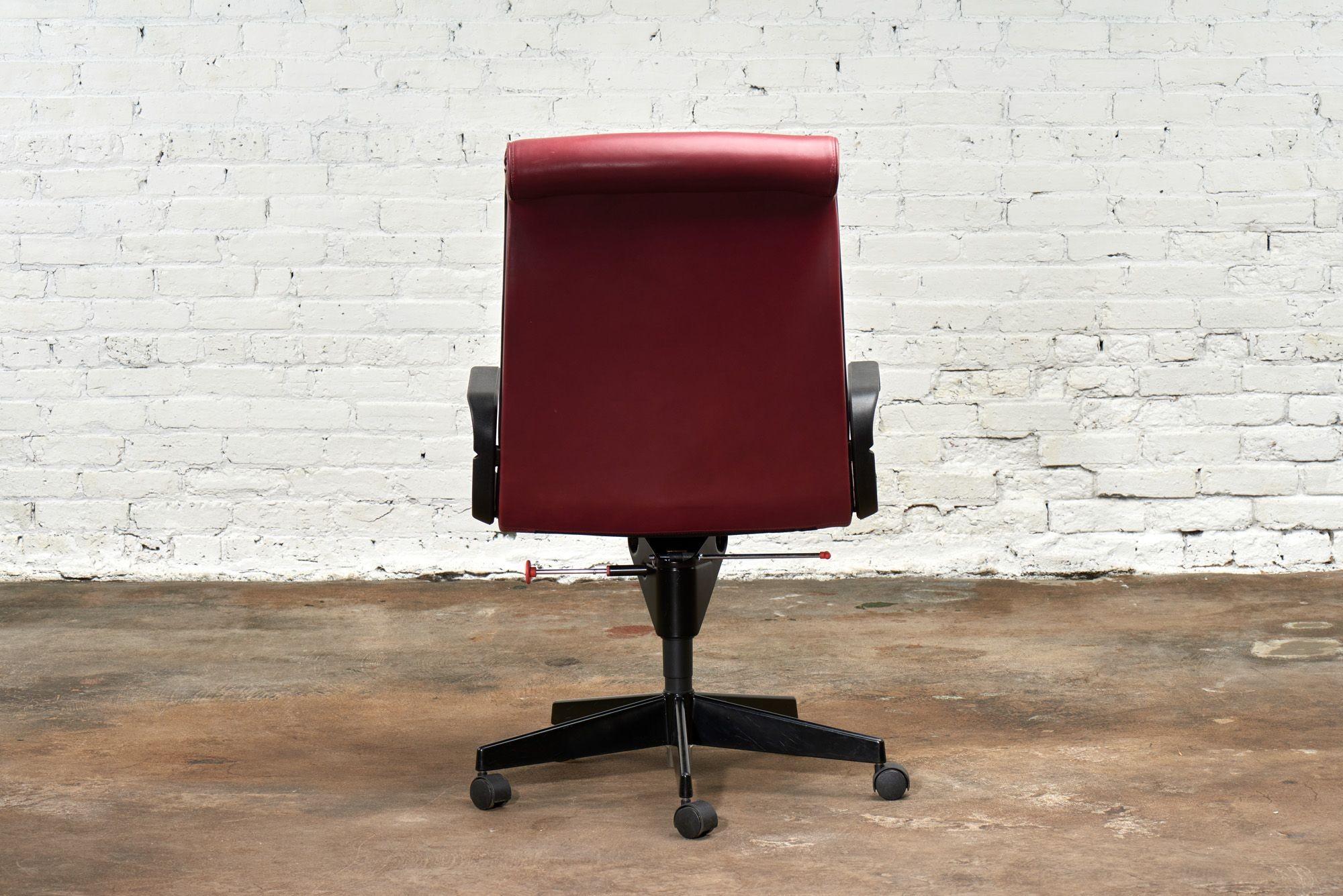 Red Leather Desk Chair by Richard Sapper for Knoll Inc/Knoll Intl, France 1992 In Good Condition For Sale In Chicago, IL