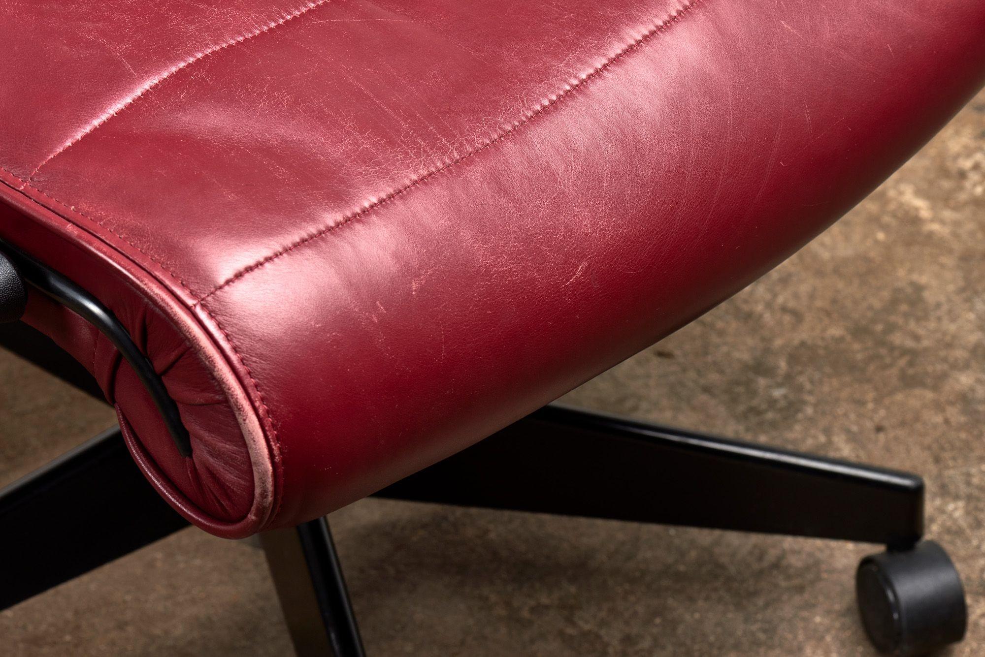 Red Leather Desk Chair by Richard Sapper for Knoll Inc/Knoll Intl, France 1992 For Sale 1
