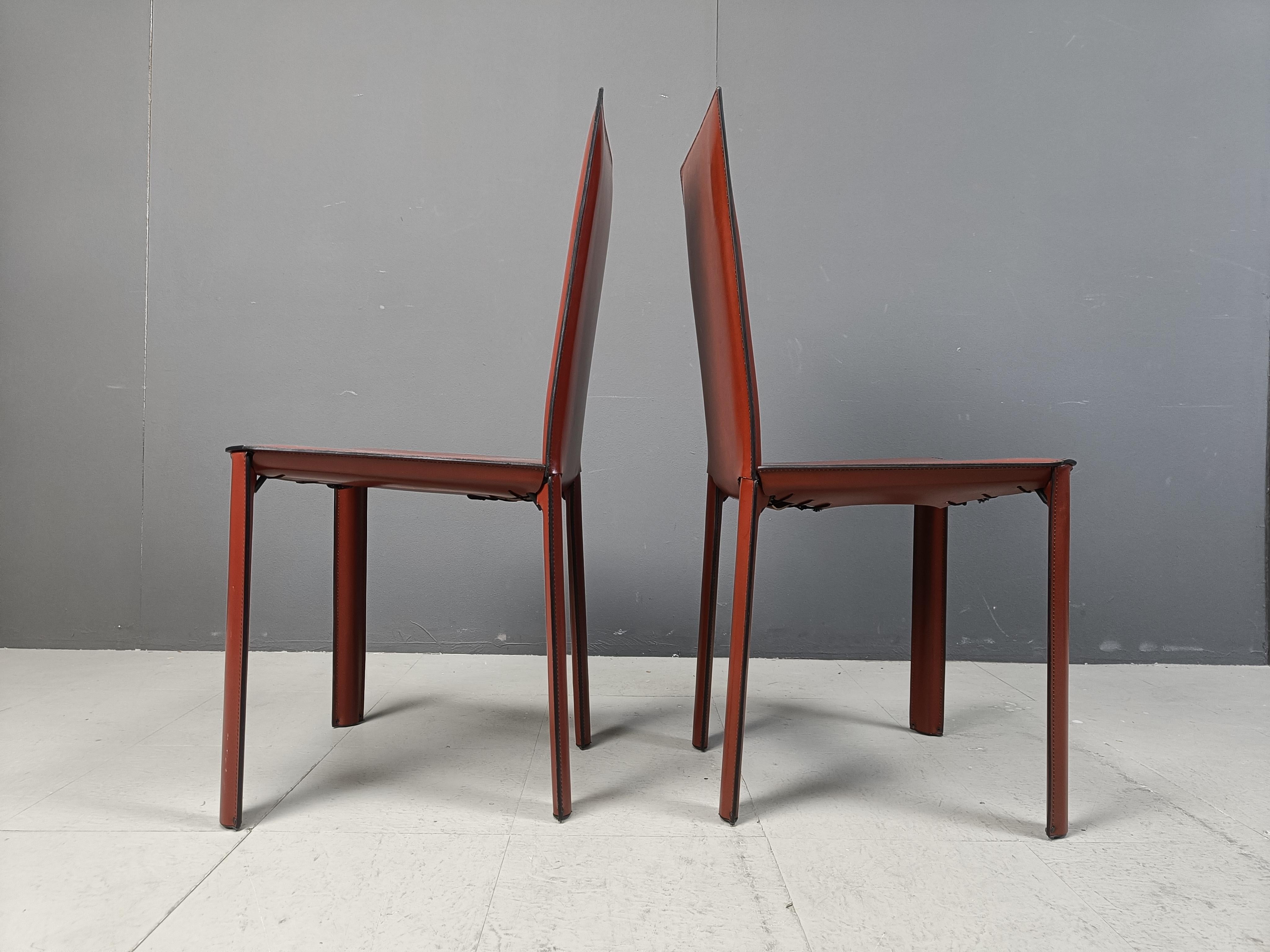 Sillas de comedor de piel roja de De Couro Brasil, años 80 - set de 4 5