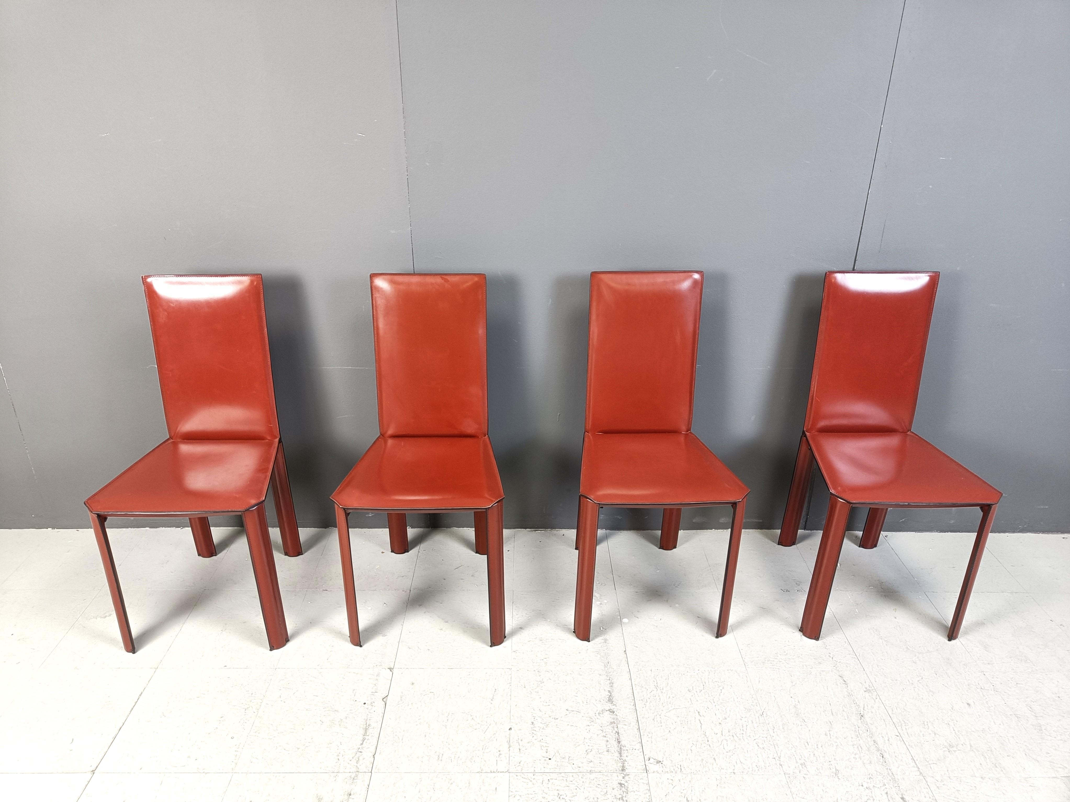 Sillas de comedor de piel roja de De Couro Brasil, años 80 - set de 4 Moderno de mediados de siglo
