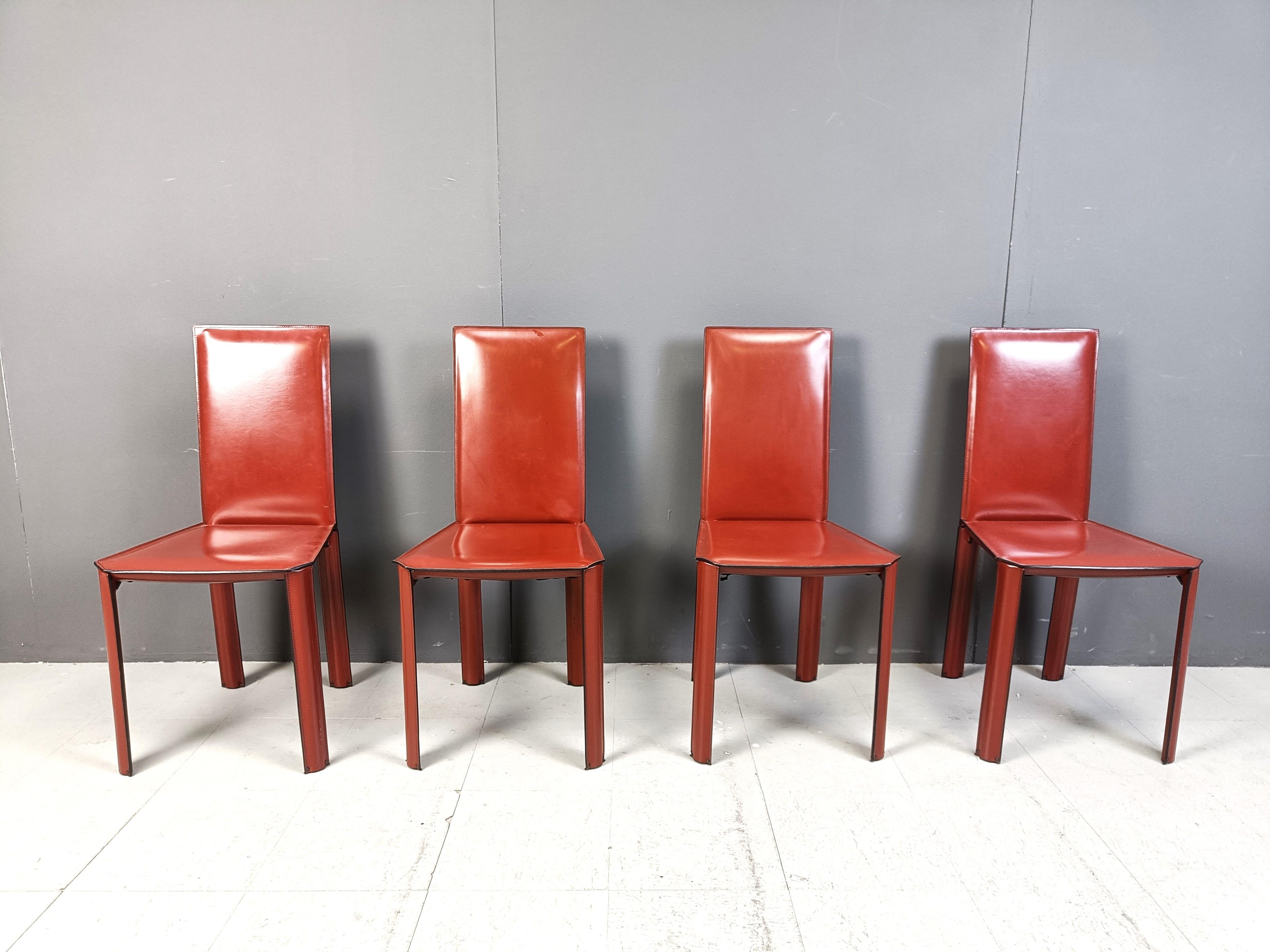 Sillas de comedor de piel roja de De Couro Brasil, años 80 - set de 4 Brasileño