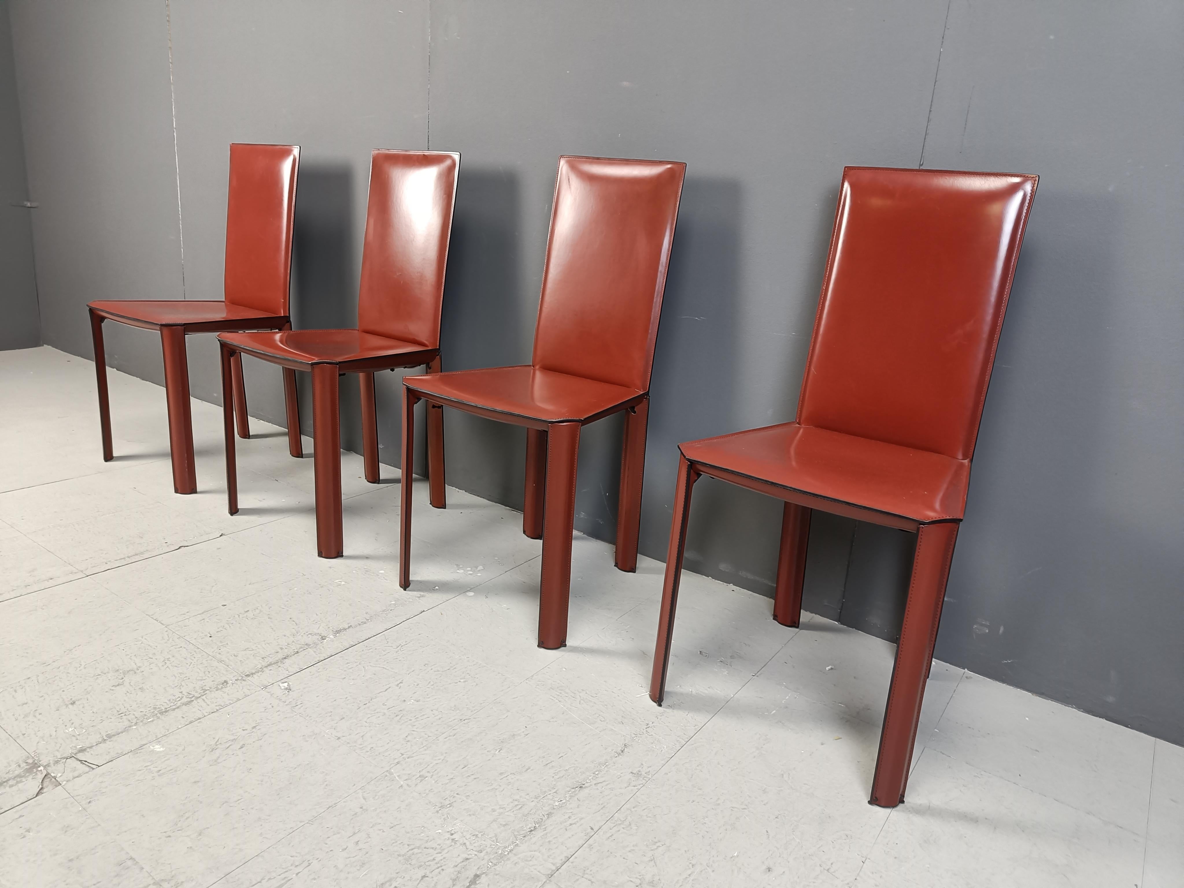 Sillas de comedor de piel roja de De Couro Brasil, años 80 - set de 4 1