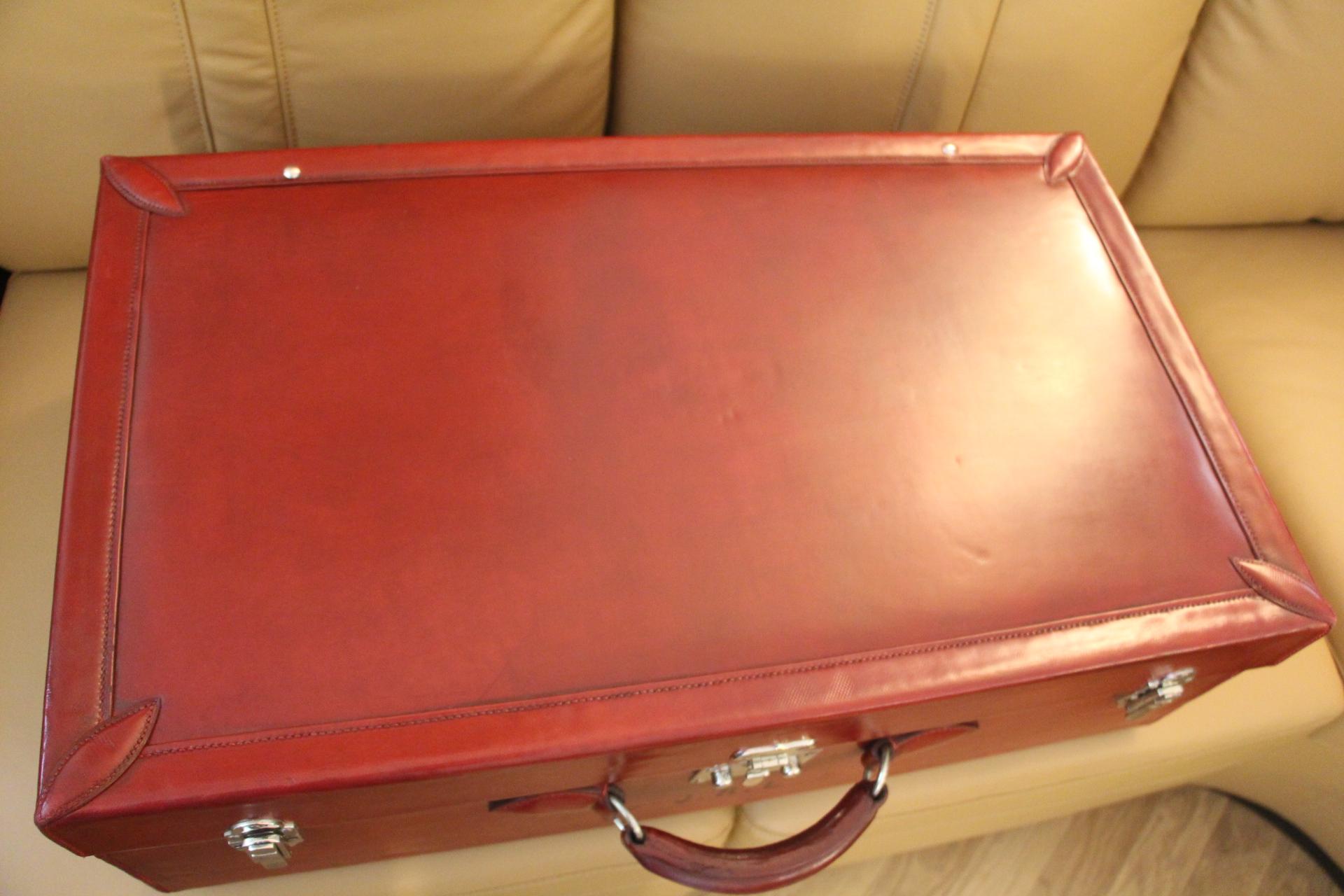 Spectacular calf box red leather suitcase. It features one top handle, nickel-plated brass hardware.Its two flip clasps as well as its one pinch lock closure are marked Hermes Paris . Embossed JRL initials under its handle . It is also stamped