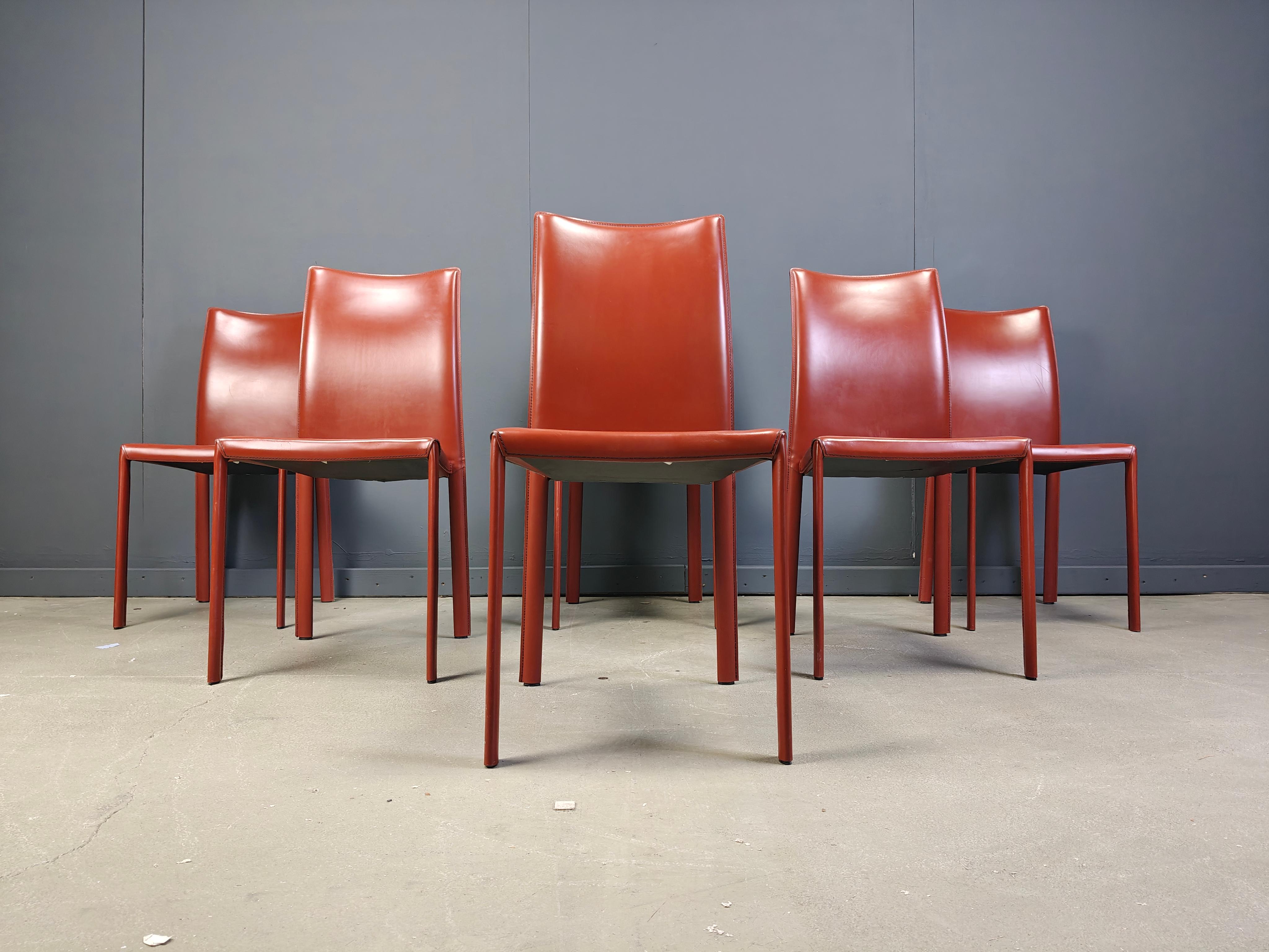 Sillas de comedor italianas de cuero rojo, años 80 - juego de 6 en venta 4