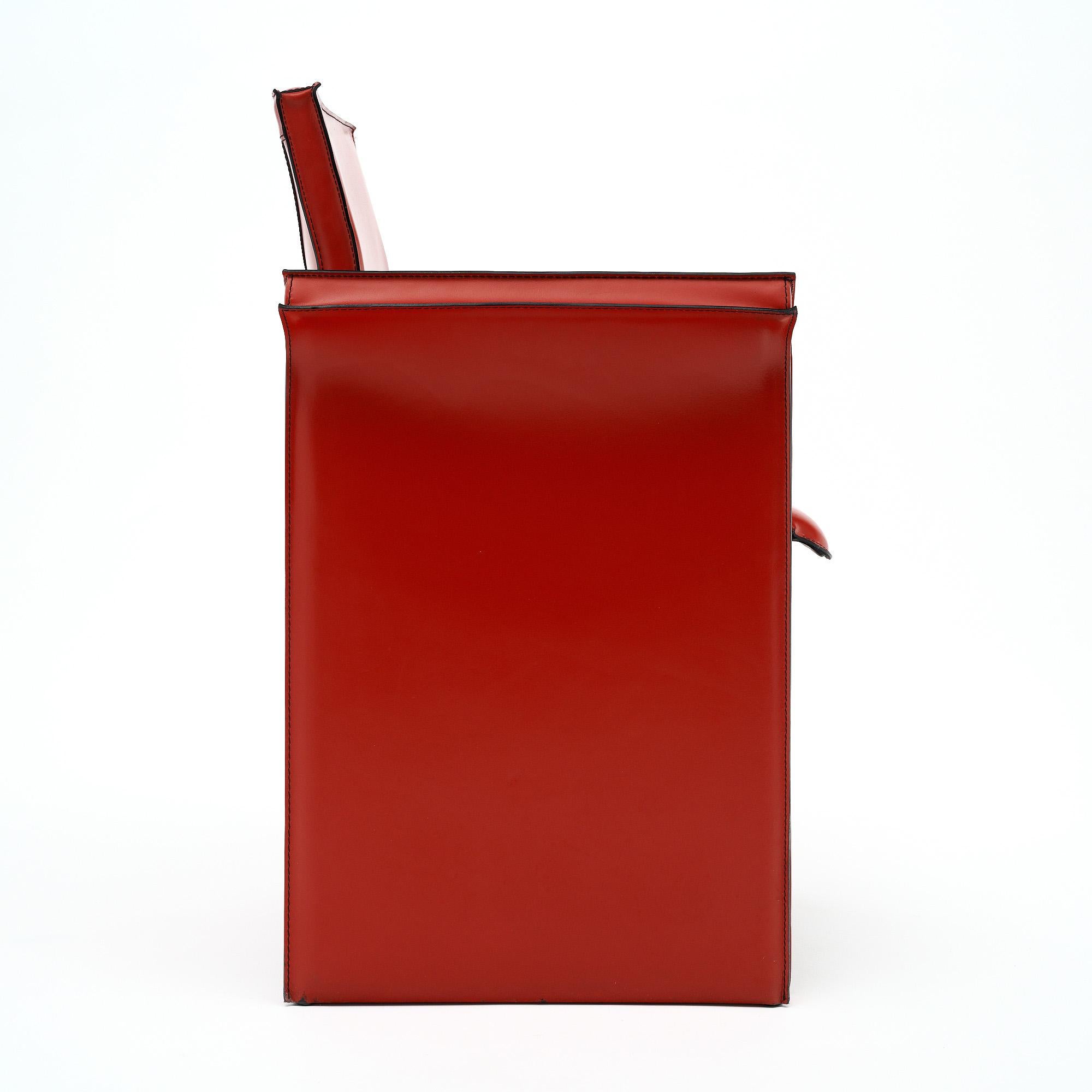 Sillas auxiliares modernistas de cuero rojo de 