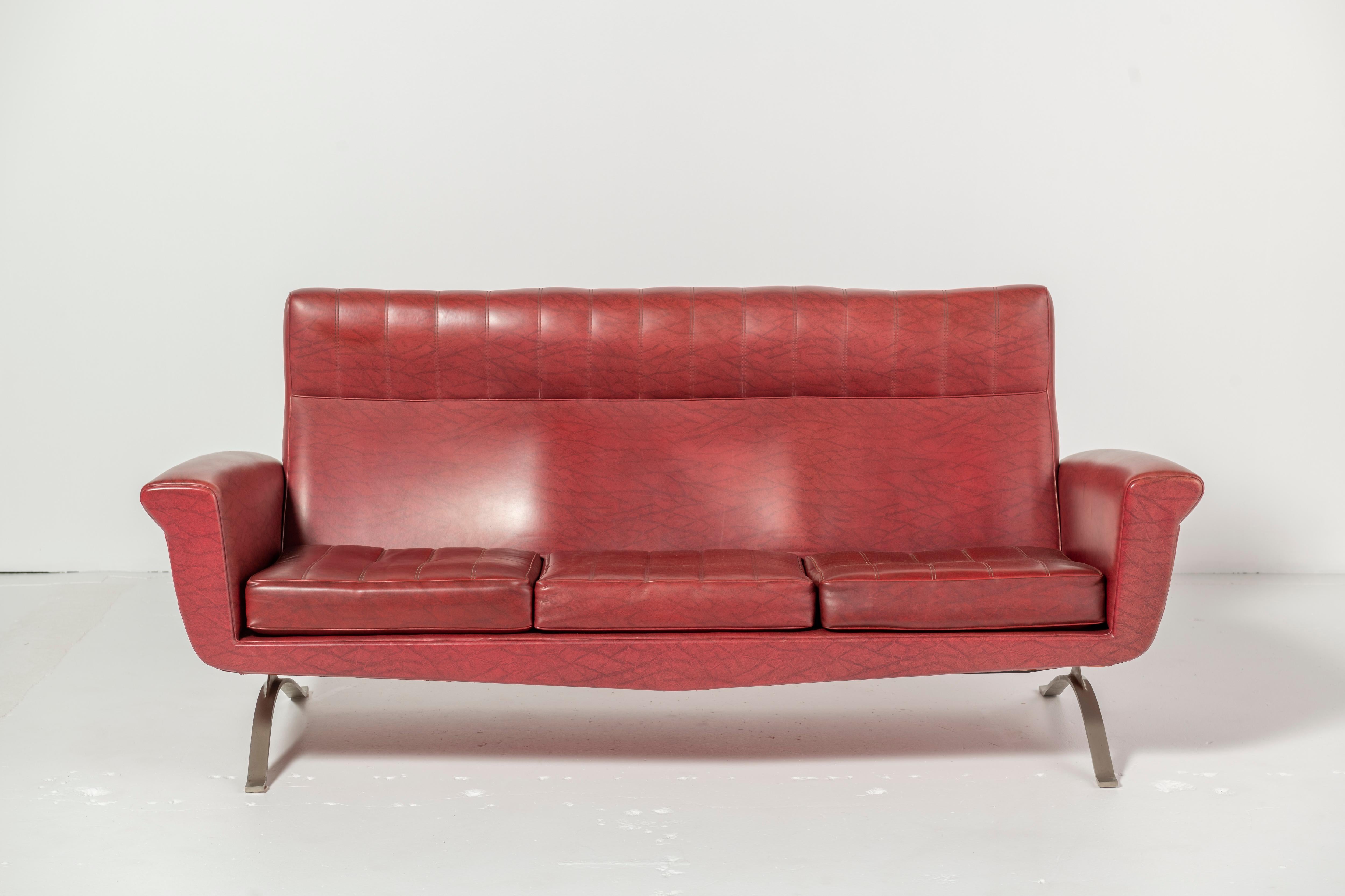 Sofa by Augusto Bozzi for Saporiti, Italia, 1950s in a delicious red leather.