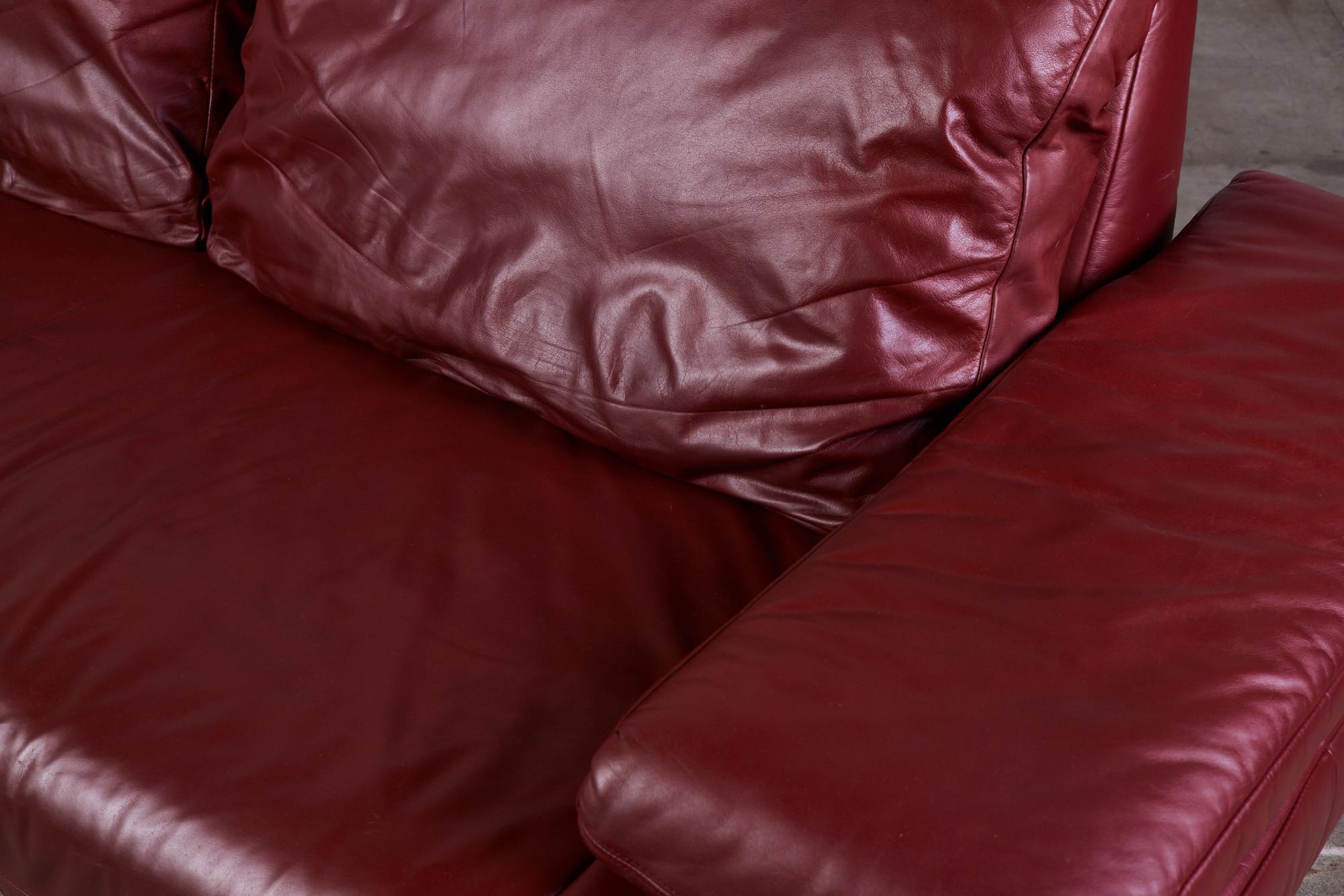 Rotes Ledersofa im Stil von Rolf Benz 4