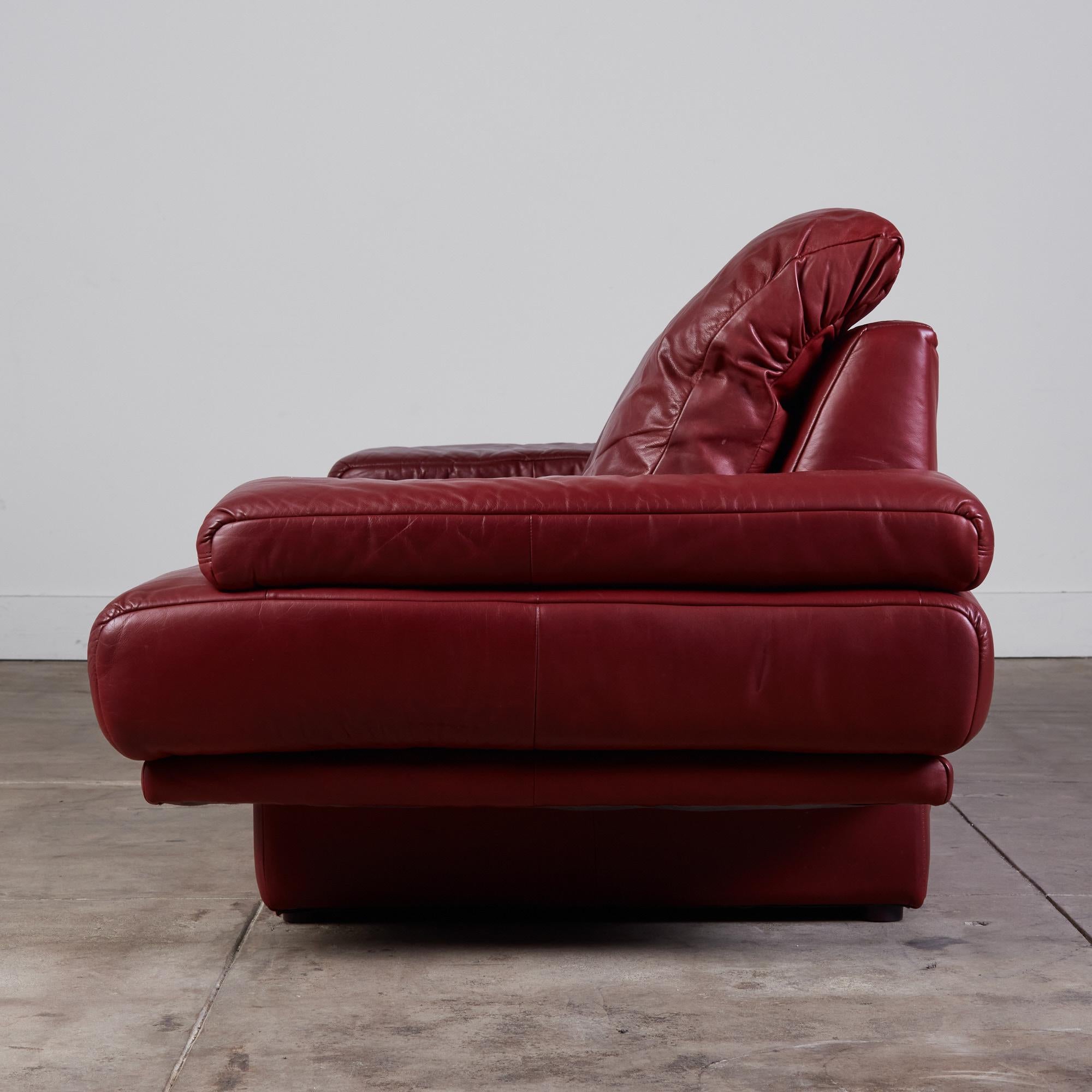 Rotes Ledersofa im Stil von Rolf Benz (Postmoderne)