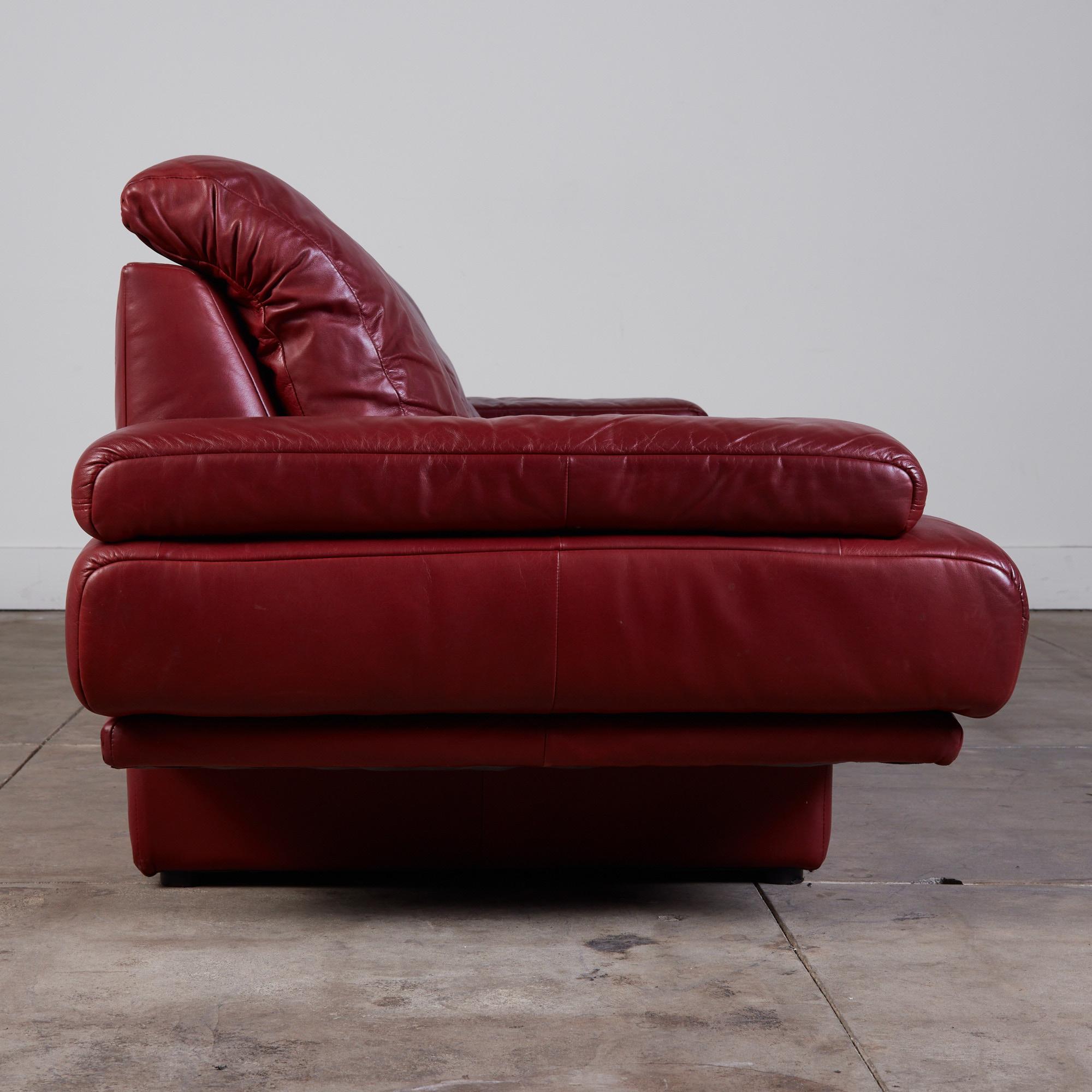 Rotes Ledersofa im Stil von Rolf Benz (amerikanisch)