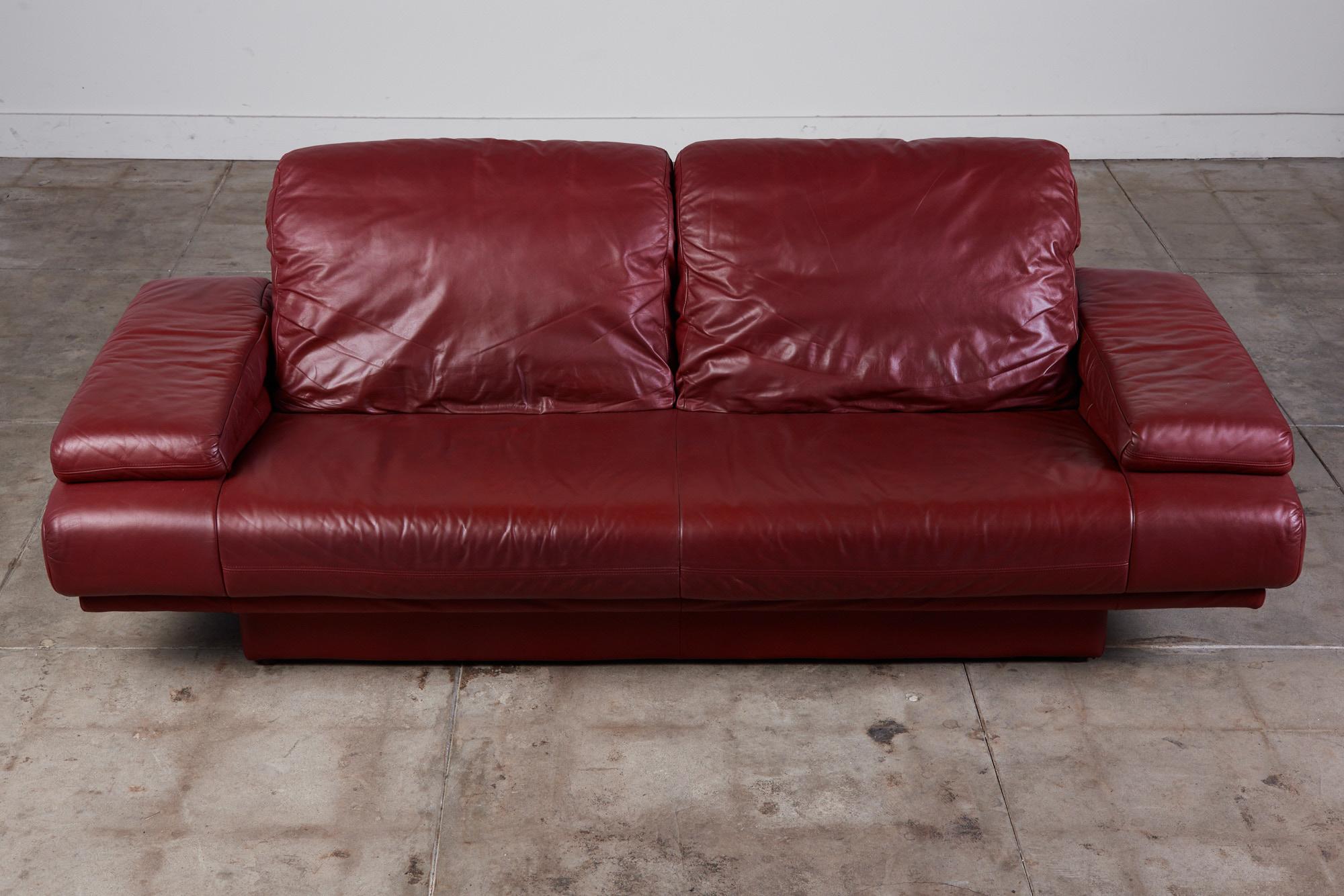 Rotes Ledersofa im Stil von Rolf Benz (Ende des 20. Jahrhunderts)