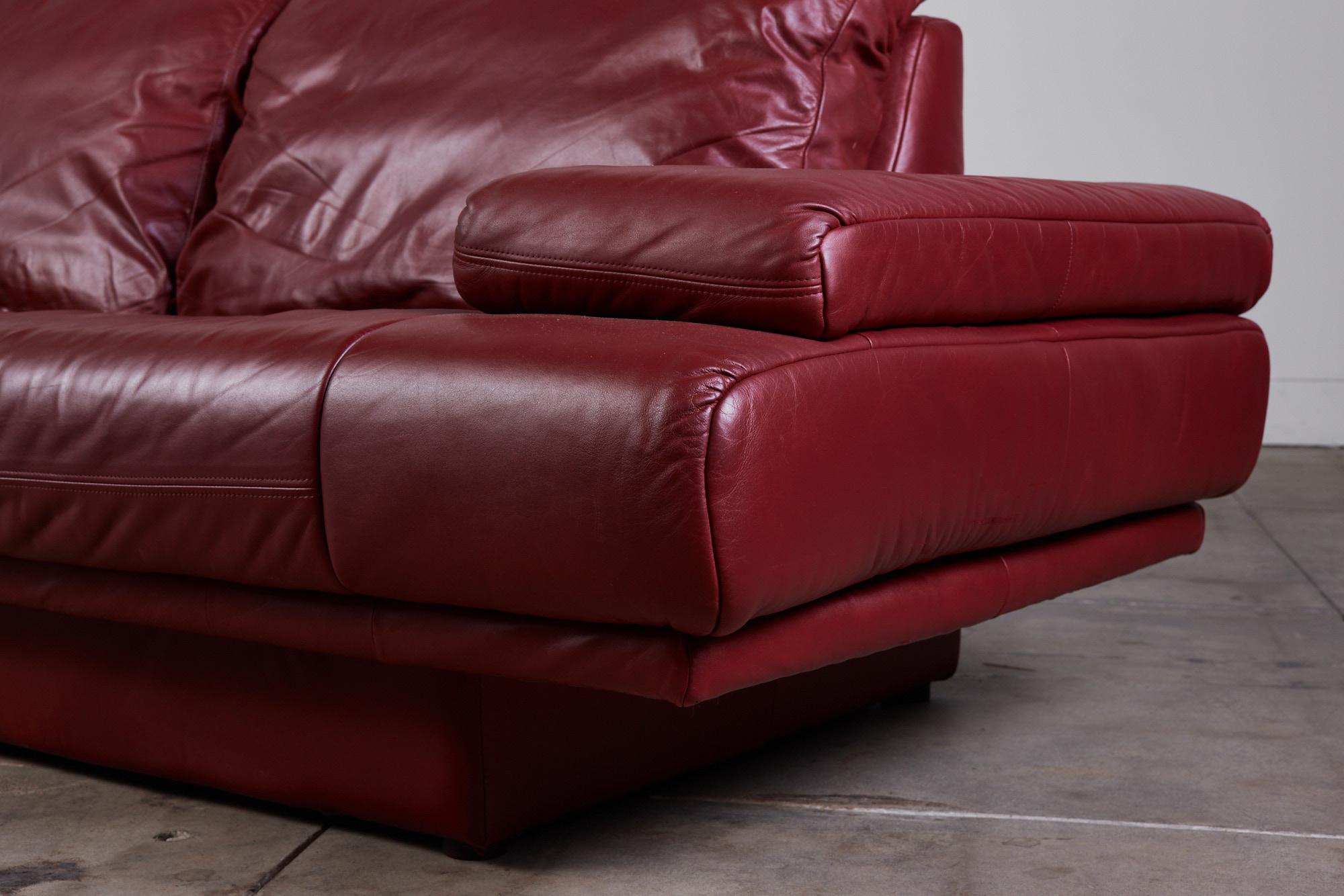 Rotes Ledersofa im Stil von Rolf Benz 3