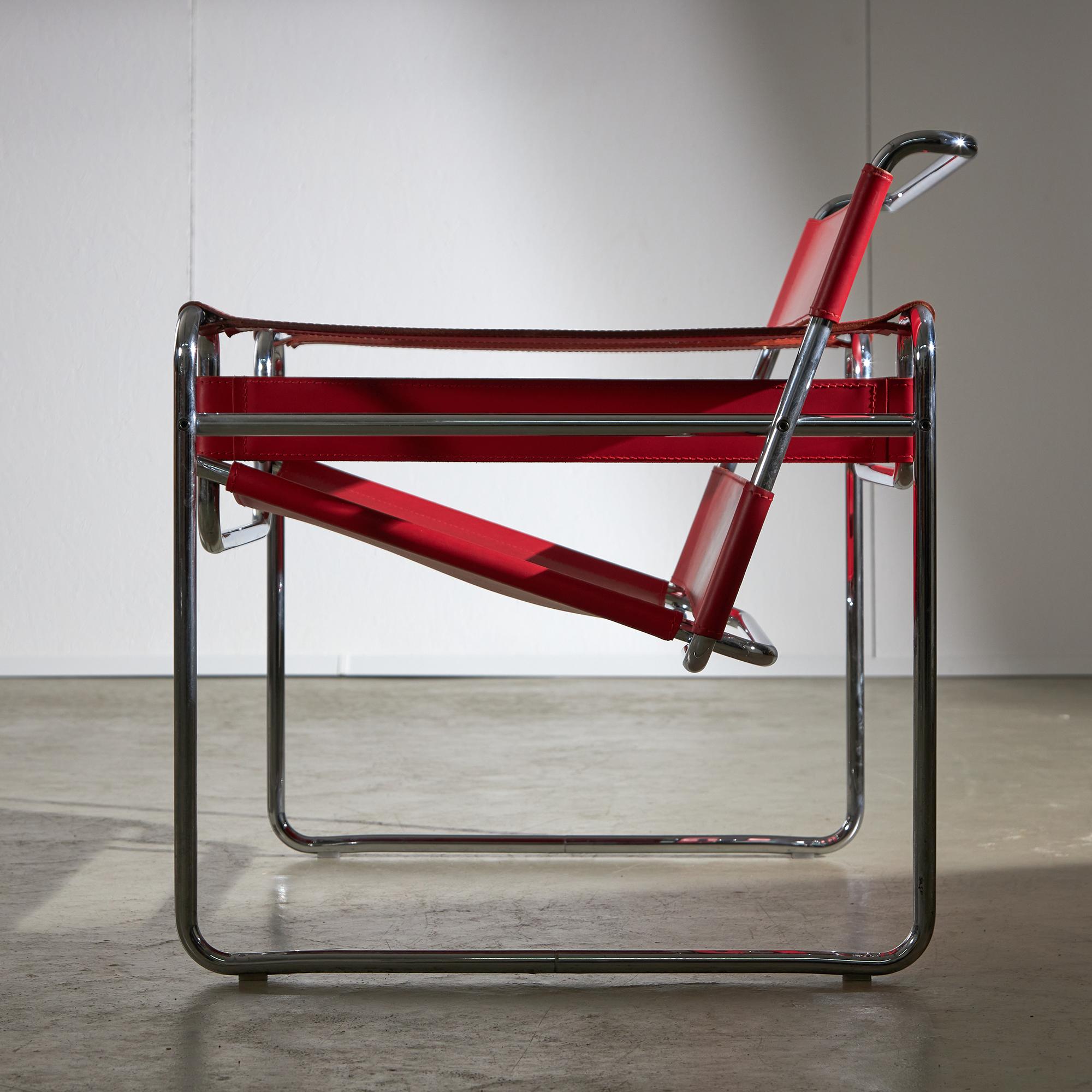 Red Leather Wassily Chair by Marcel Breuer for Knoll, 1920s In Good Condition For Sale In Budapest, HU