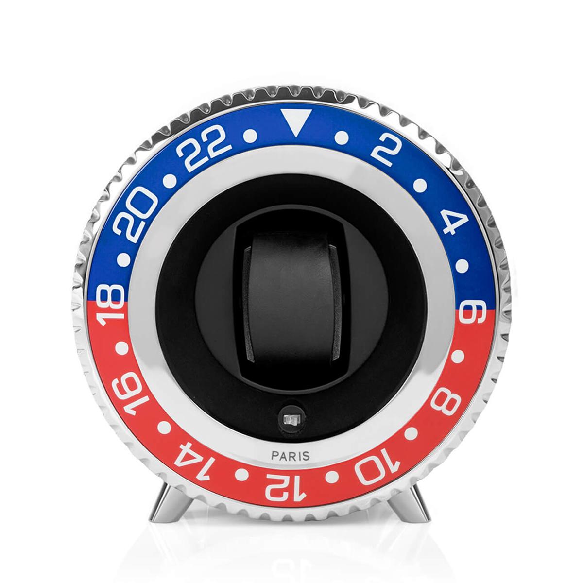Watch winder red leather with bezel in blue and red aluminum, structure
in aluminum in nickel finish. Rotating small case for automatic watches
covered with red calfskin in nickel finish. Integrated watch winder with a
cycle of 1600 revolution