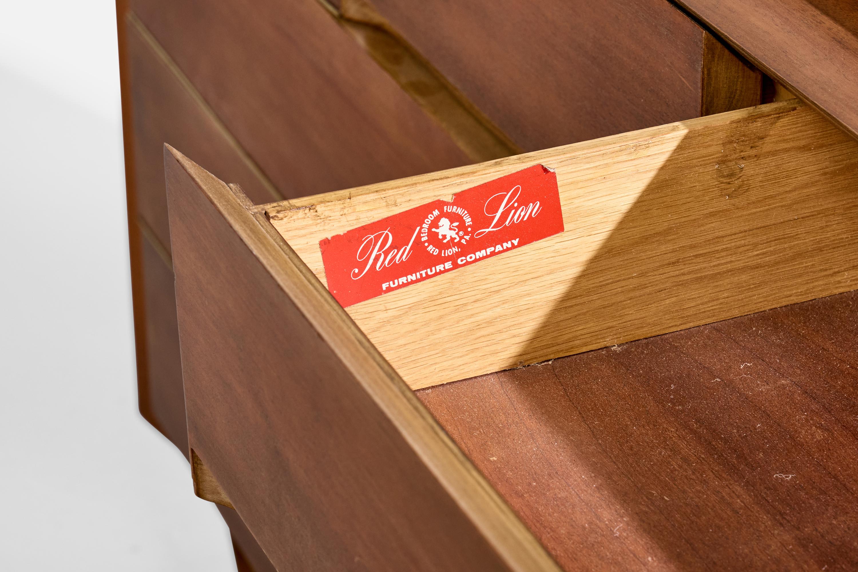 Red Lion Furniture, Comò, Noce, USA, anni '50 in vendita 7