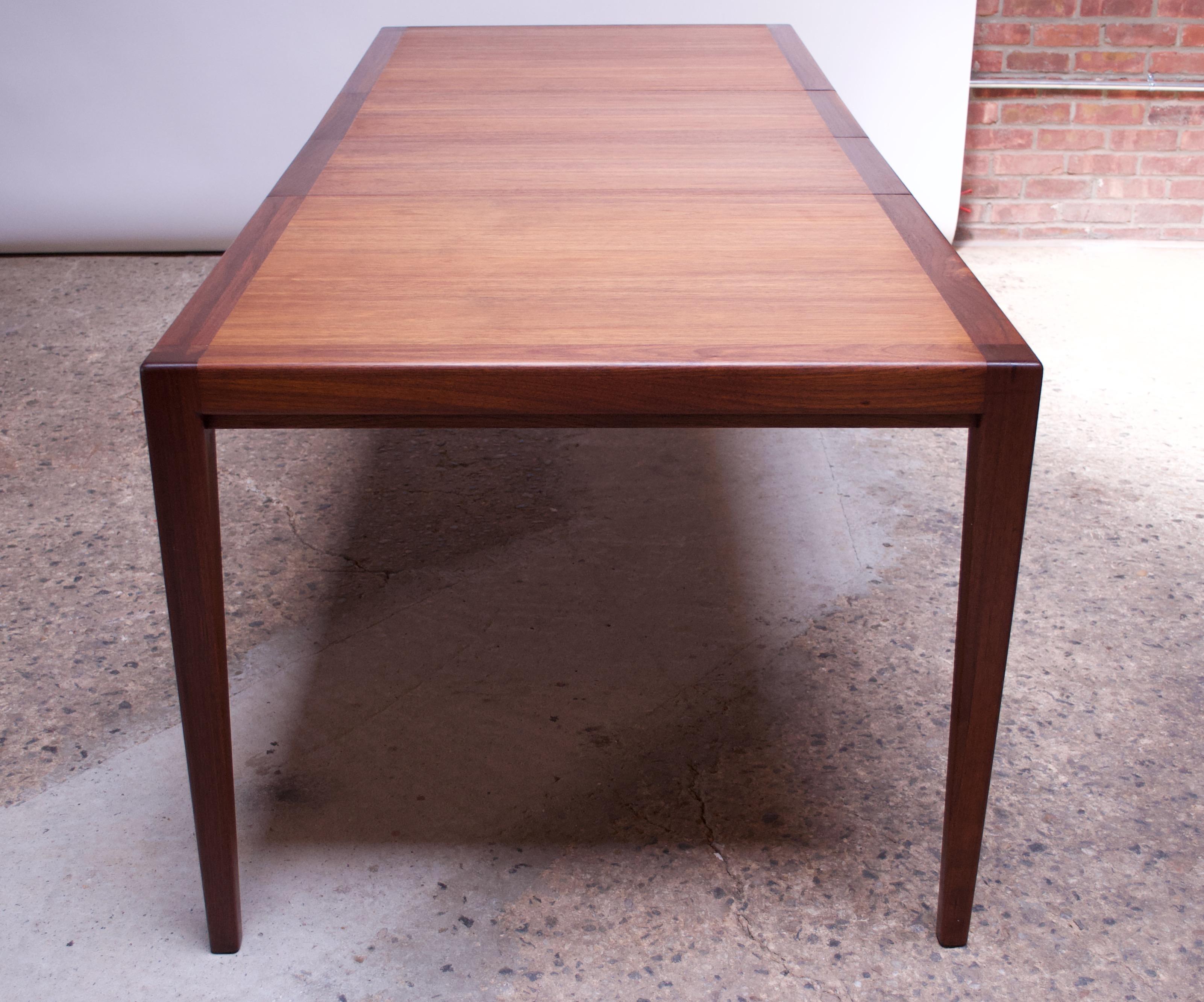 Red Lion Table Company Walnut Dining Table with Two Leaves In Good Condition In Brooklyn, NY
