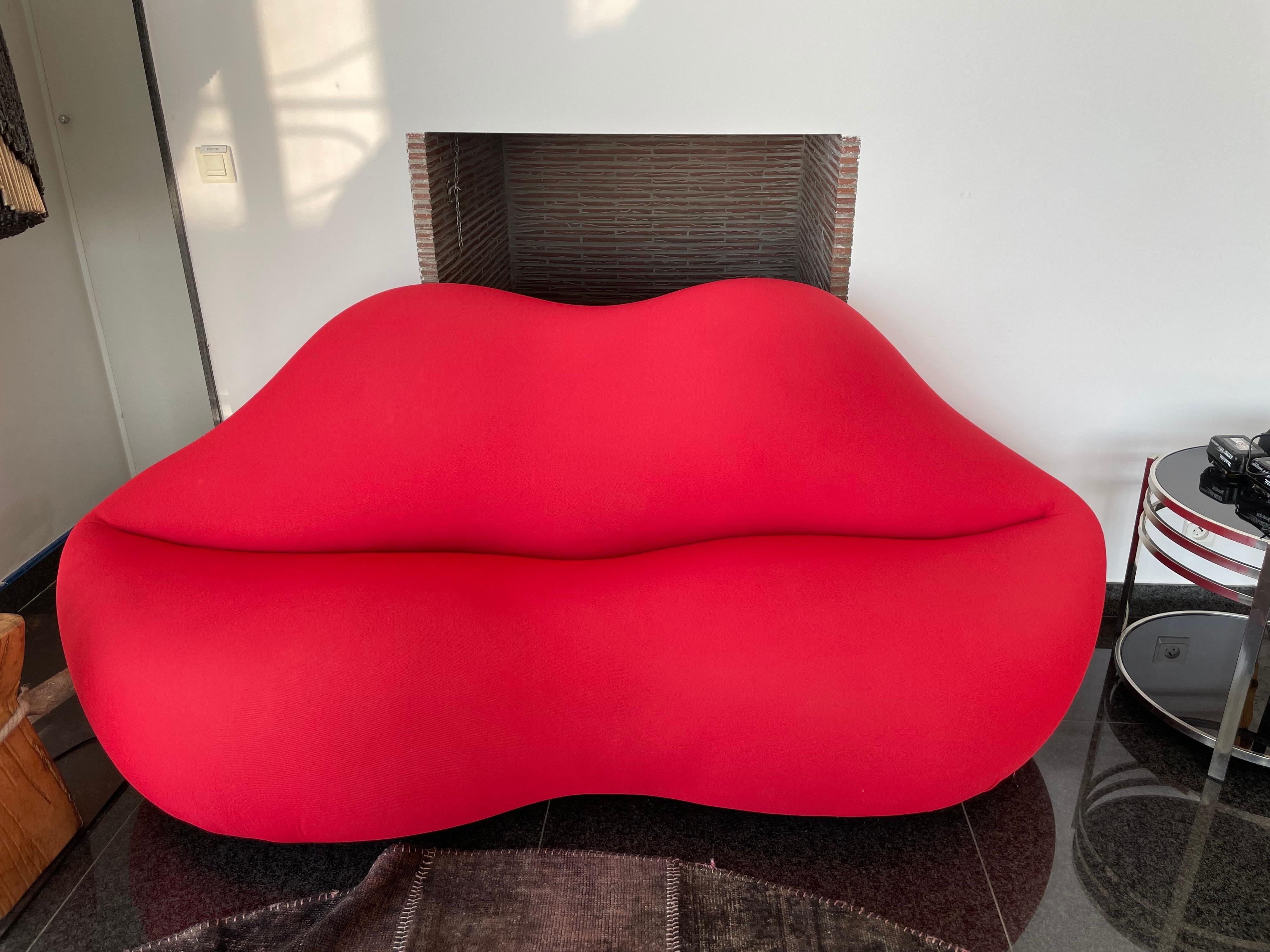 red lips couch