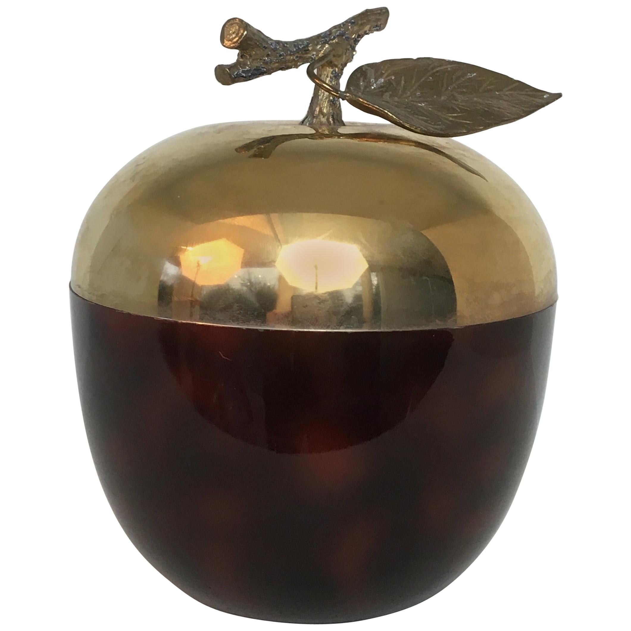 Seau à glace à pomme en Lucite rouge:: métal doré et plastique:: français:: vers 1970