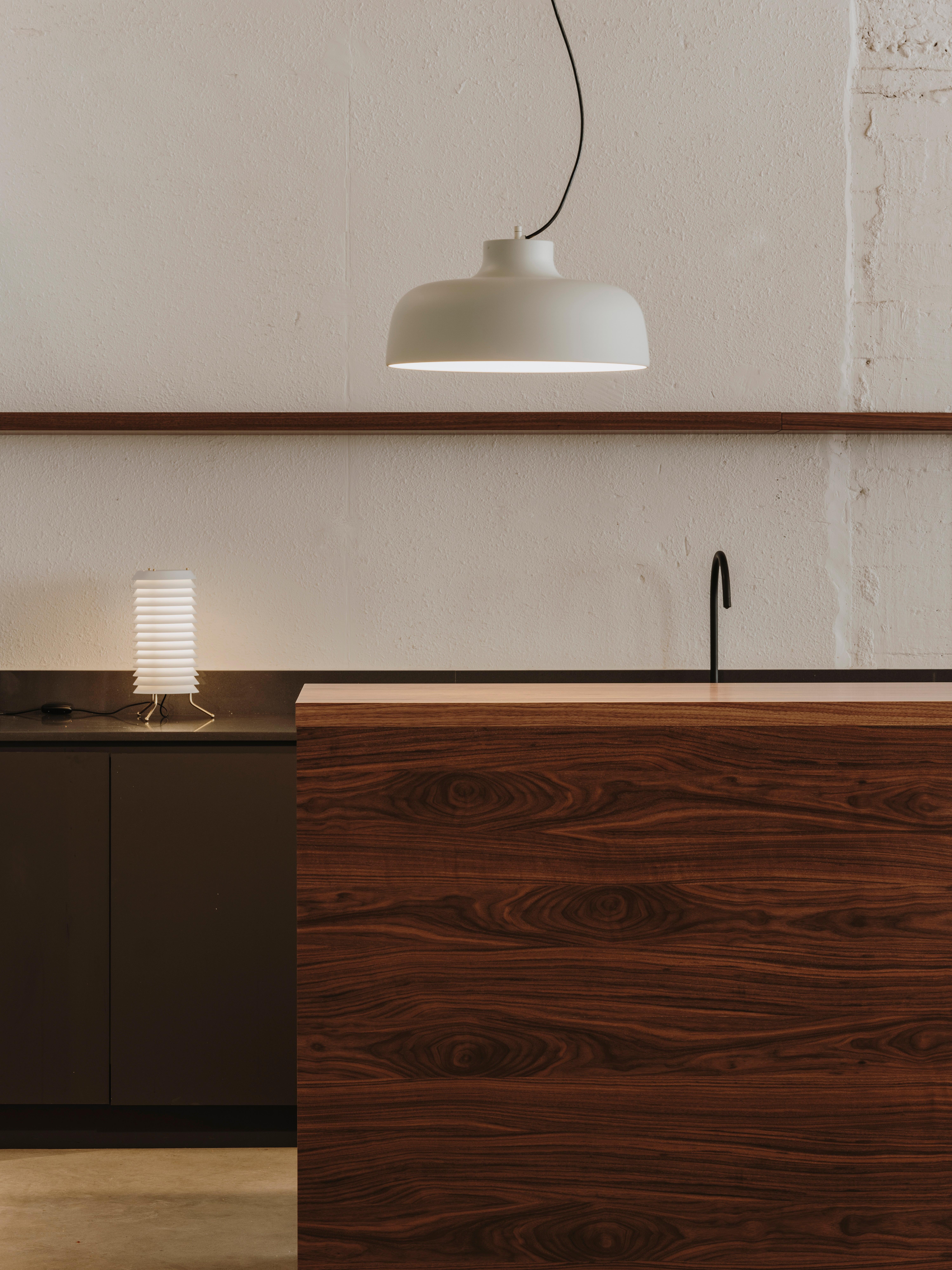Alluminio Lampada a sospensione Red M68 di Miguel Mila in vendita