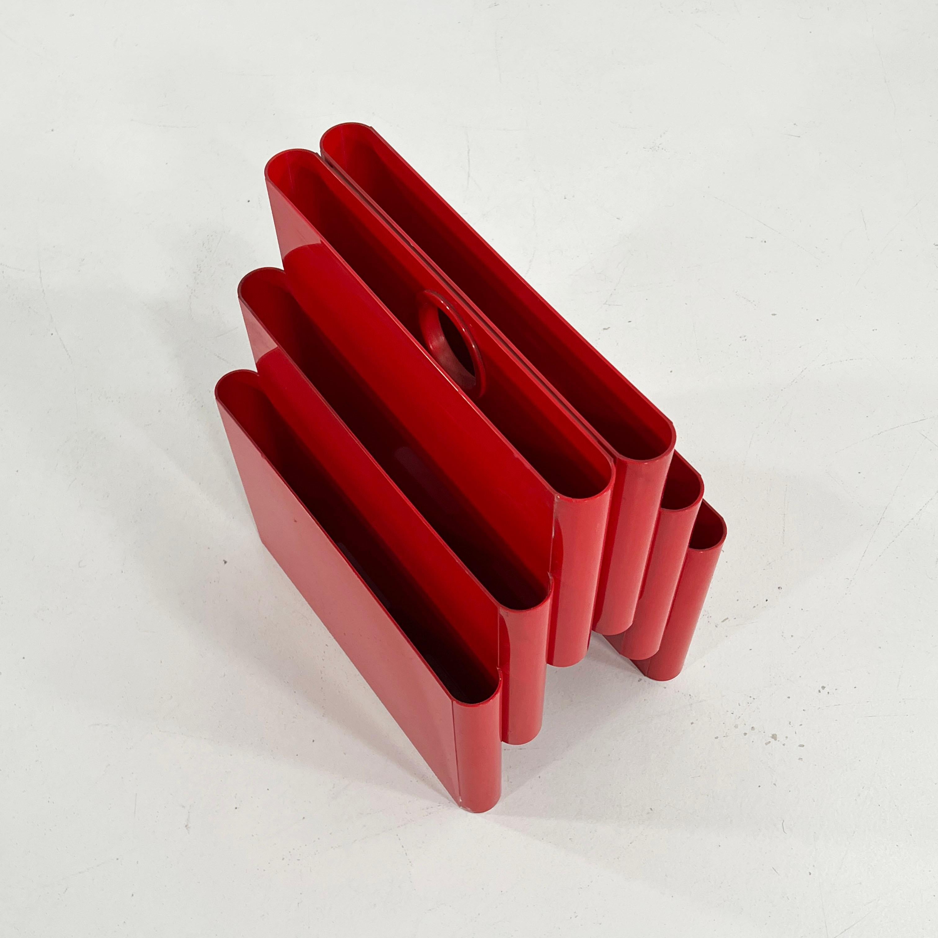 Red Magazine Rack by Giotto Stoppino for Kartell, 1970s In Good Condition In Ixelles, Bruxelles