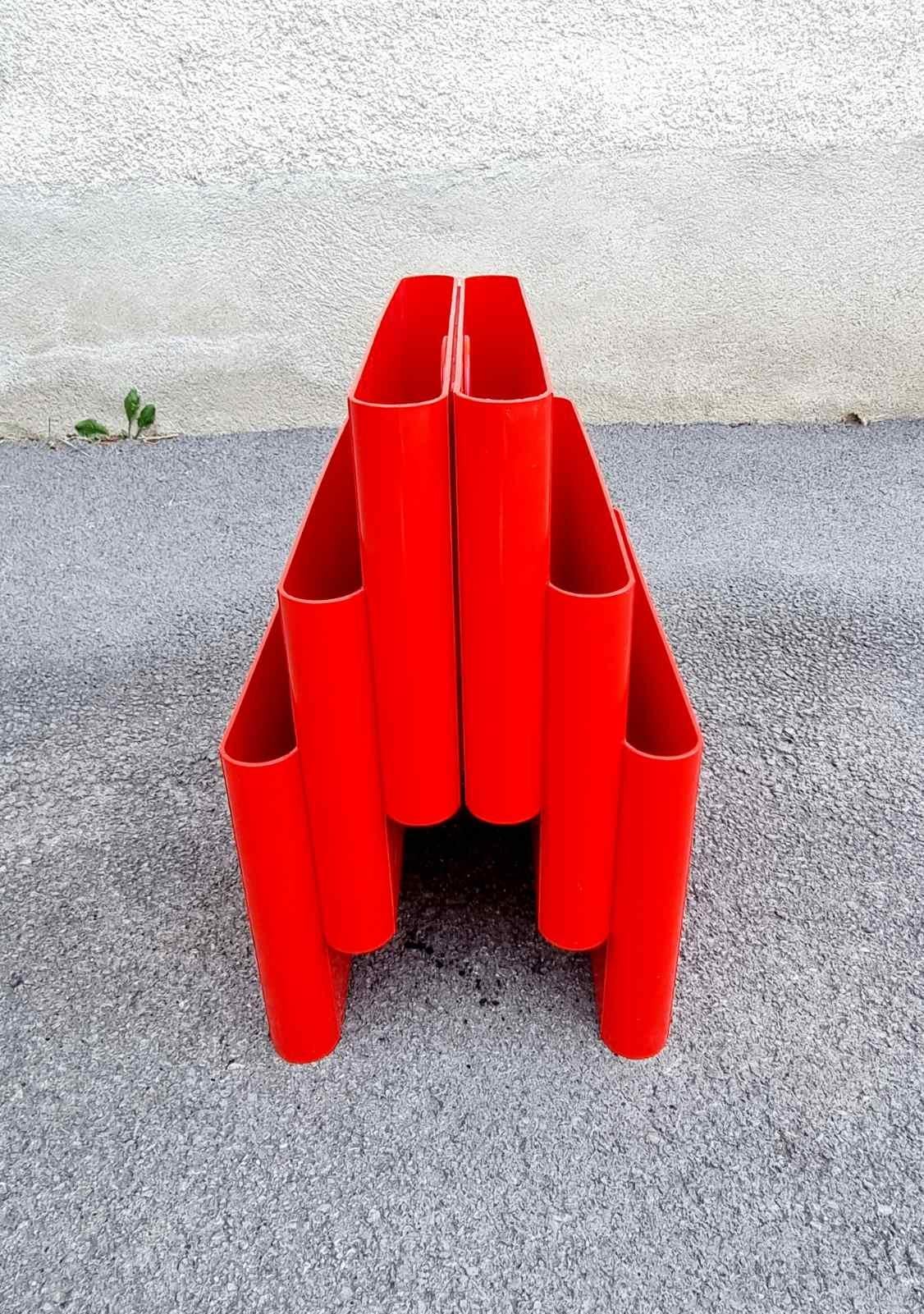Red Magazine Rack Model 4675 Designed by Giotto Stoppino for Kartell, Italy 70s 3