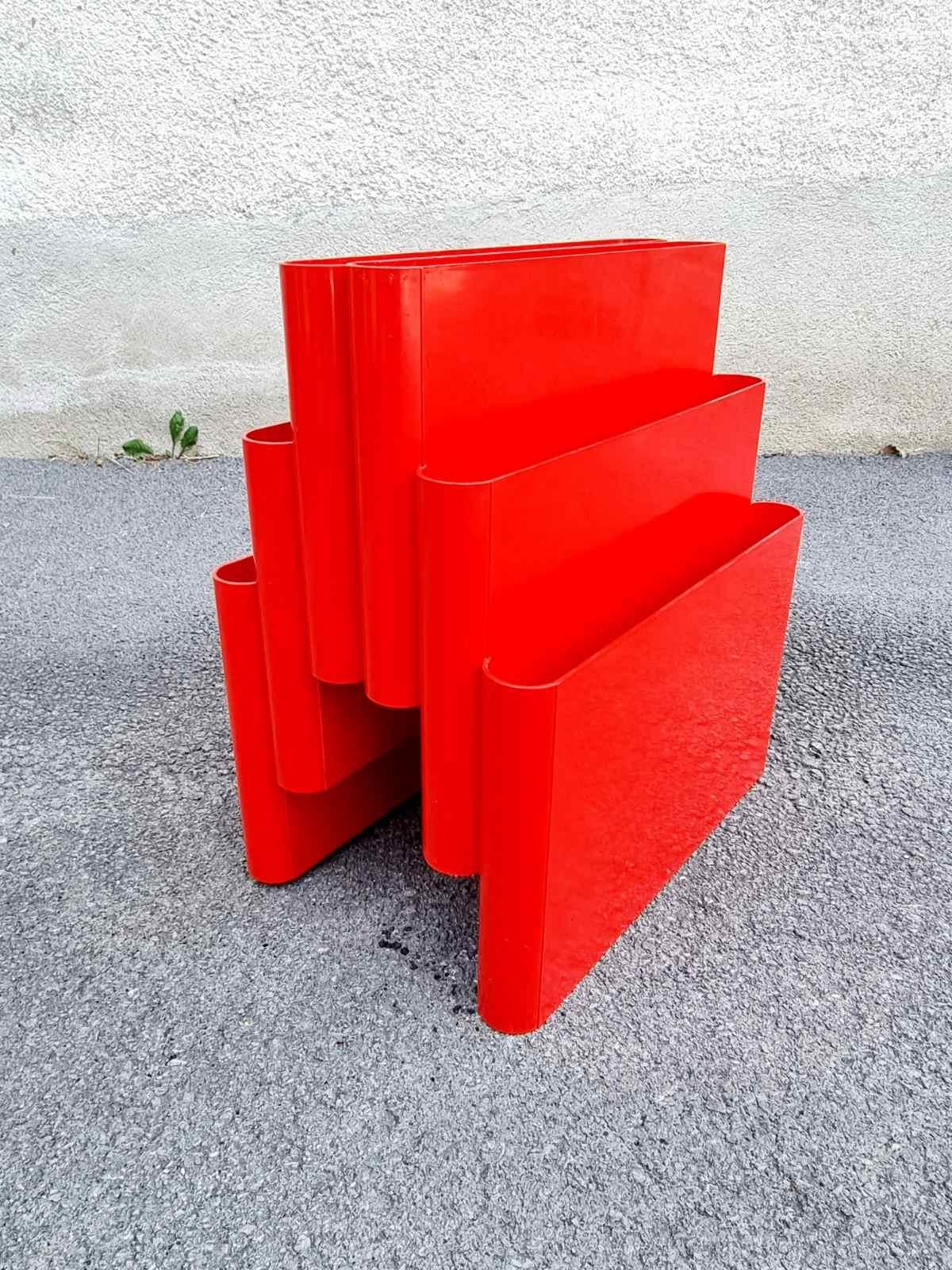 Red Magazine Rack Model 4675 Designed by Giotto Stoppino for Kartell, Italy 70s In Good Condition In Lucija, SI