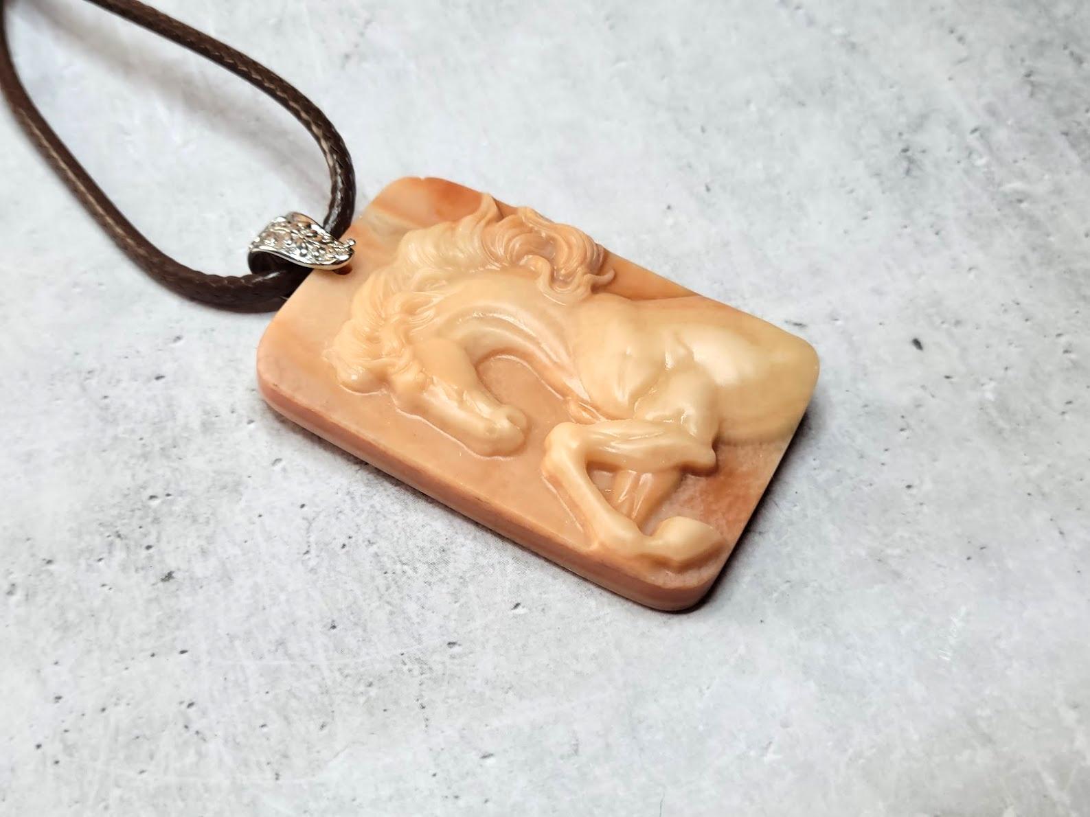 Red Malachite Cameo Pendant For Sale 2