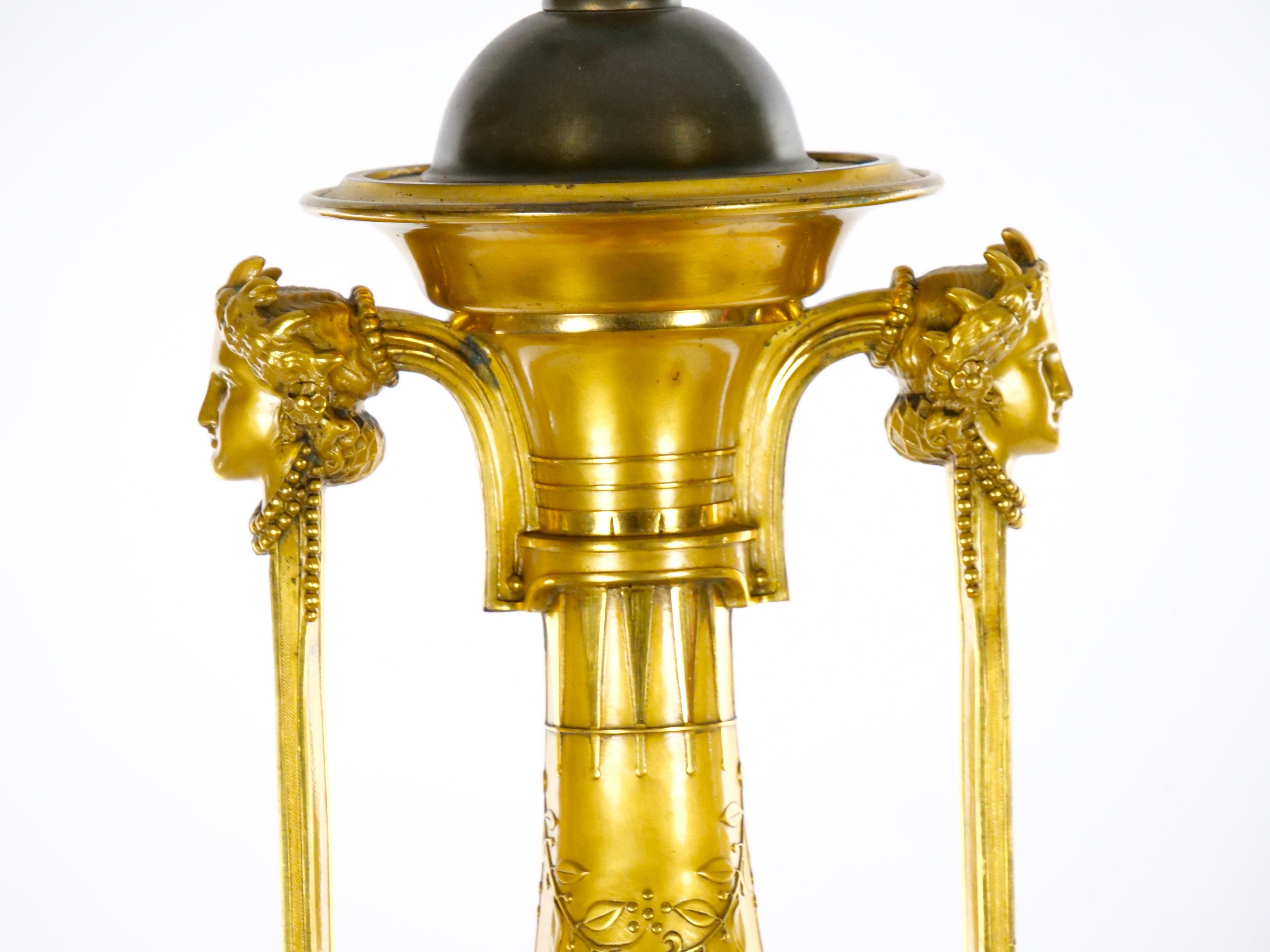 Marbre noir / Bronze doré  Lampe de table de bibliothèque unique par la fonderie Barbedienne en vente 4