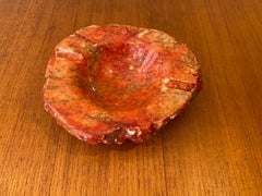Cendrier en marbre rouge