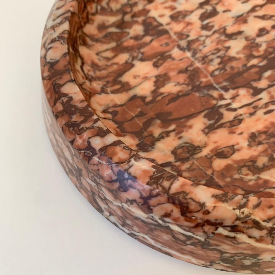 Red Marble Round Dish or Vide-Poche, circa 1960, Italy. For Sale 4