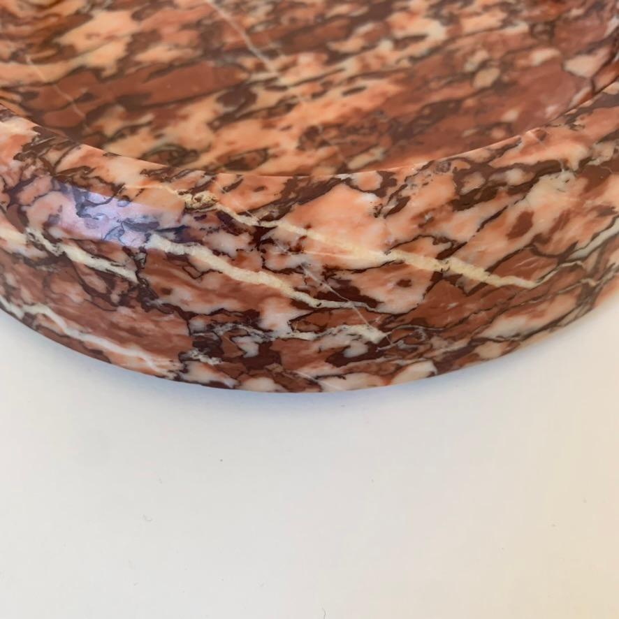 Red Marble Round Dish or Vide-Poche, circa 1960, Italy. For Sale 5