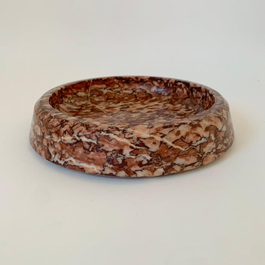 Red Marble Round Dish or Vide-Poche, circa 1960, Italy. For Sale 6