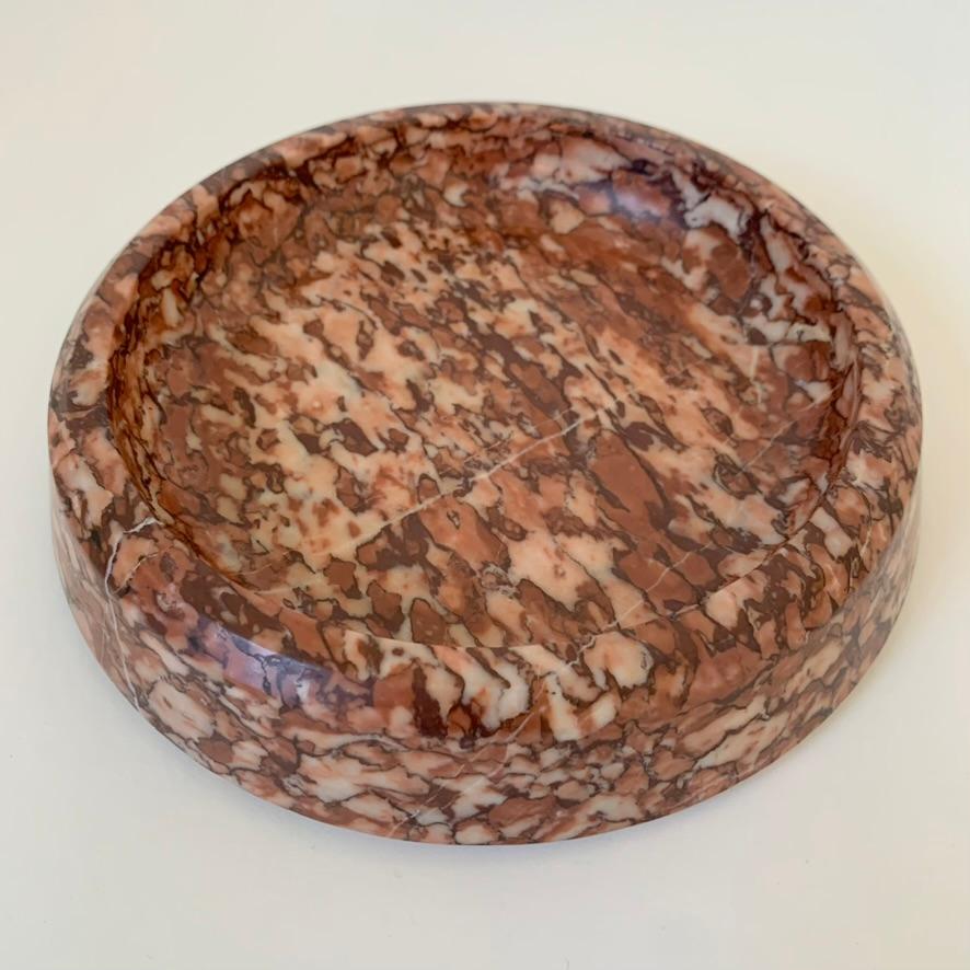 Red Marble Round Dish or Vide-Poche, circa 1960, Italy. For Sale 8