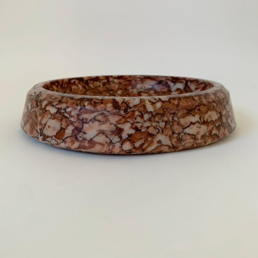Mid-Century Modern Red Marble Round Dish or Vide-Poche, circa 1960, Italy. For Sale