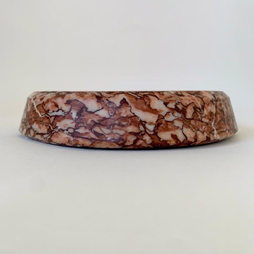 Red Marble Round Dish or Vide-Poche, circa 1960, Italy. For Sale 1