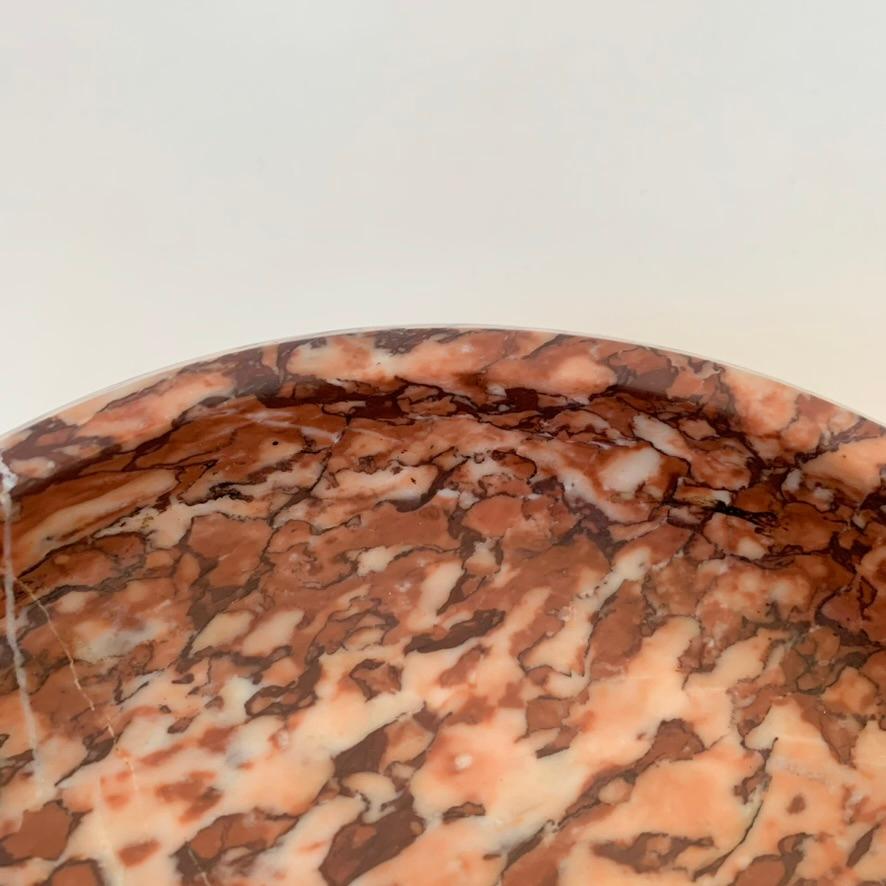 Red Marble Round Dish or Vide-Poche, circa 1960, Italy. For Sale 3