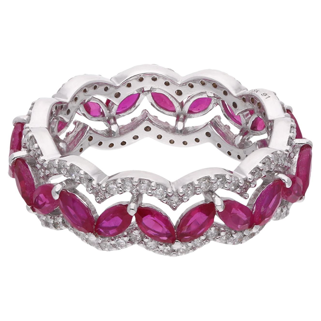 Anello a fascia con pietra preziosa rossa Marquise Pave Diamond Oro bianco 18 carati Gioielli di pregio in vendita