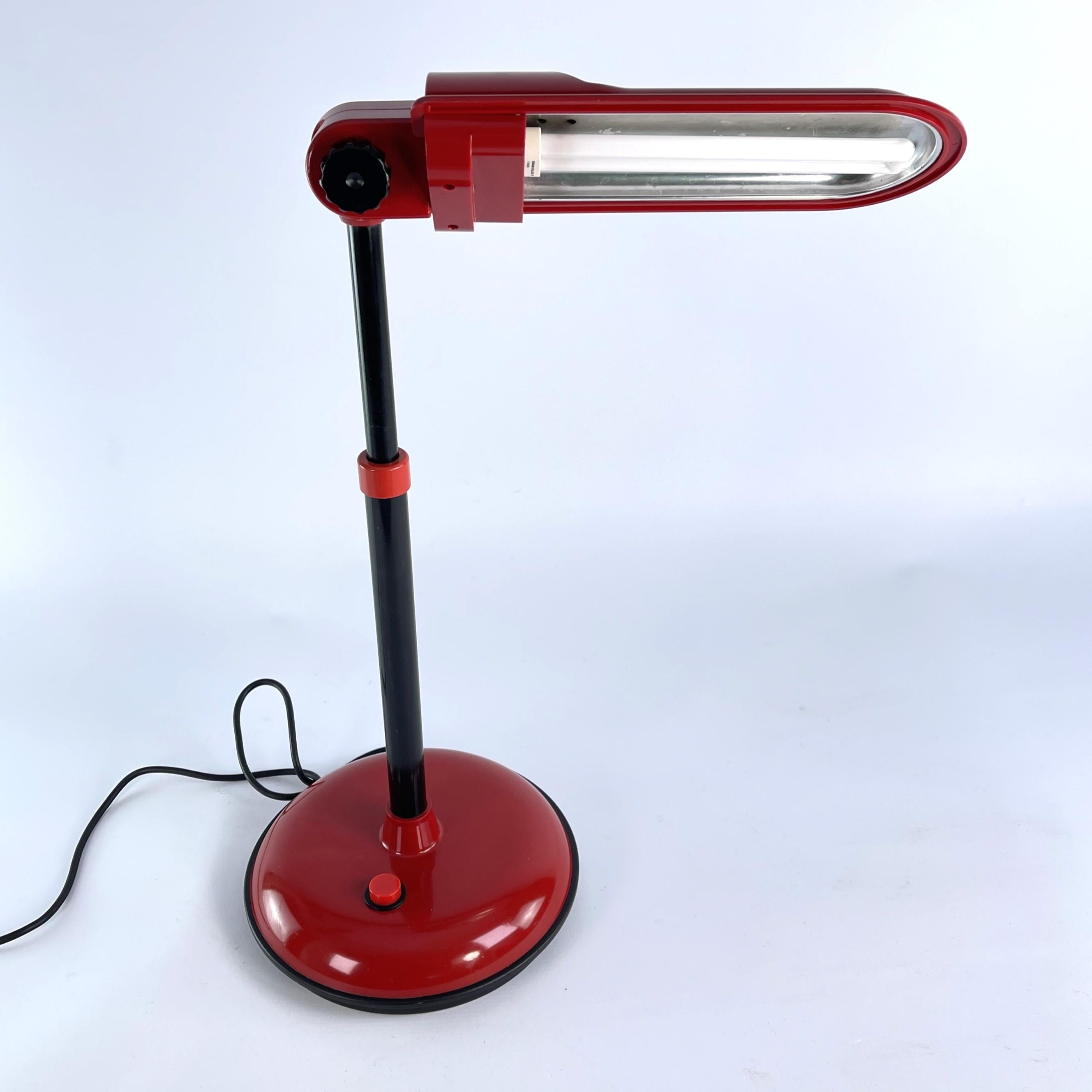 red MAZDA table lamp

This rare, original table lamp from the well-known MAZDA company impresses with its simple and functional design. The work lamp is height-adjustable and provides a pleasant light.

The cleaned item  weights 3.95 kg / 8.71 lbs.
