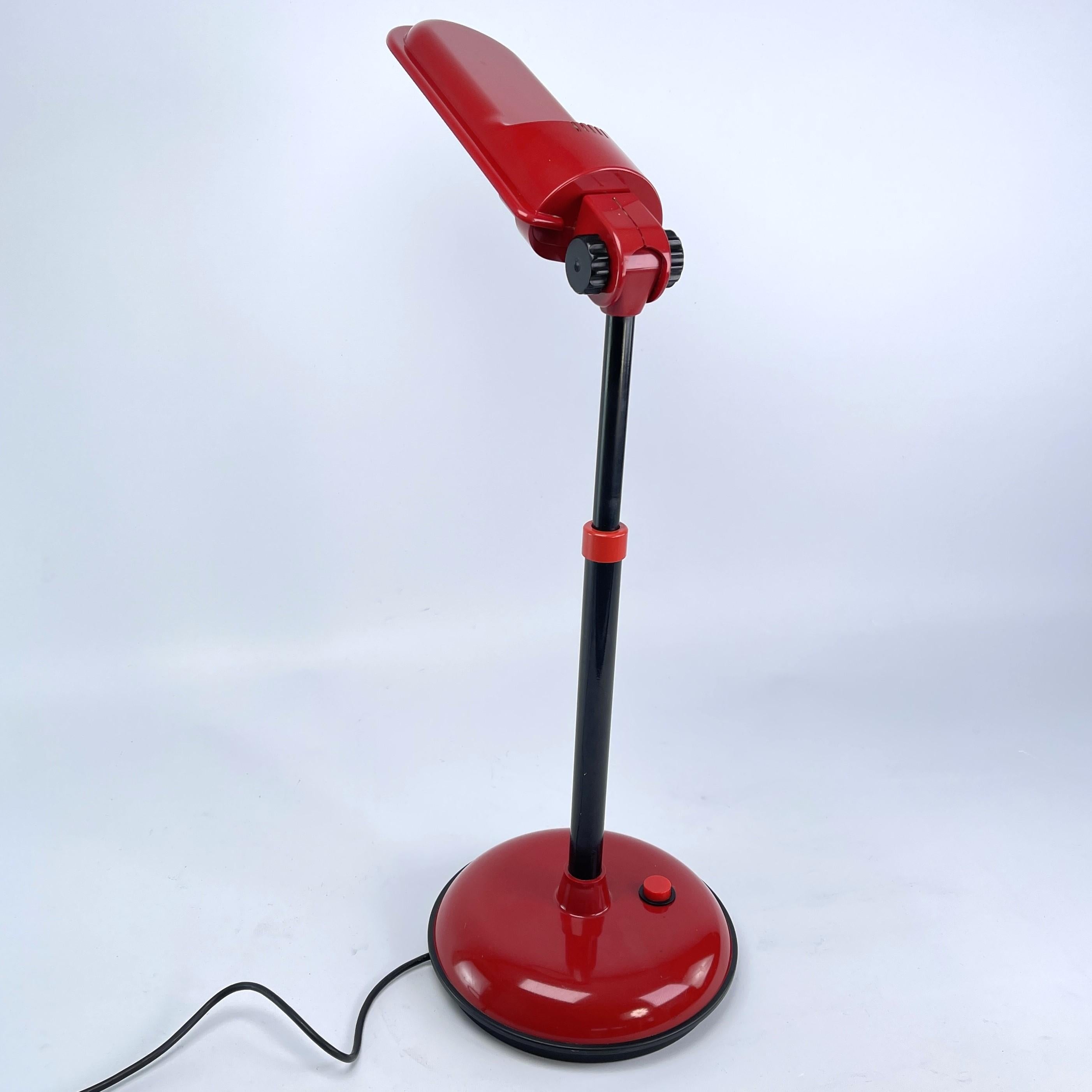 rot MAZDA  Schreibtischlampe , 1980er Jahre (Kunststoff) im Angebot