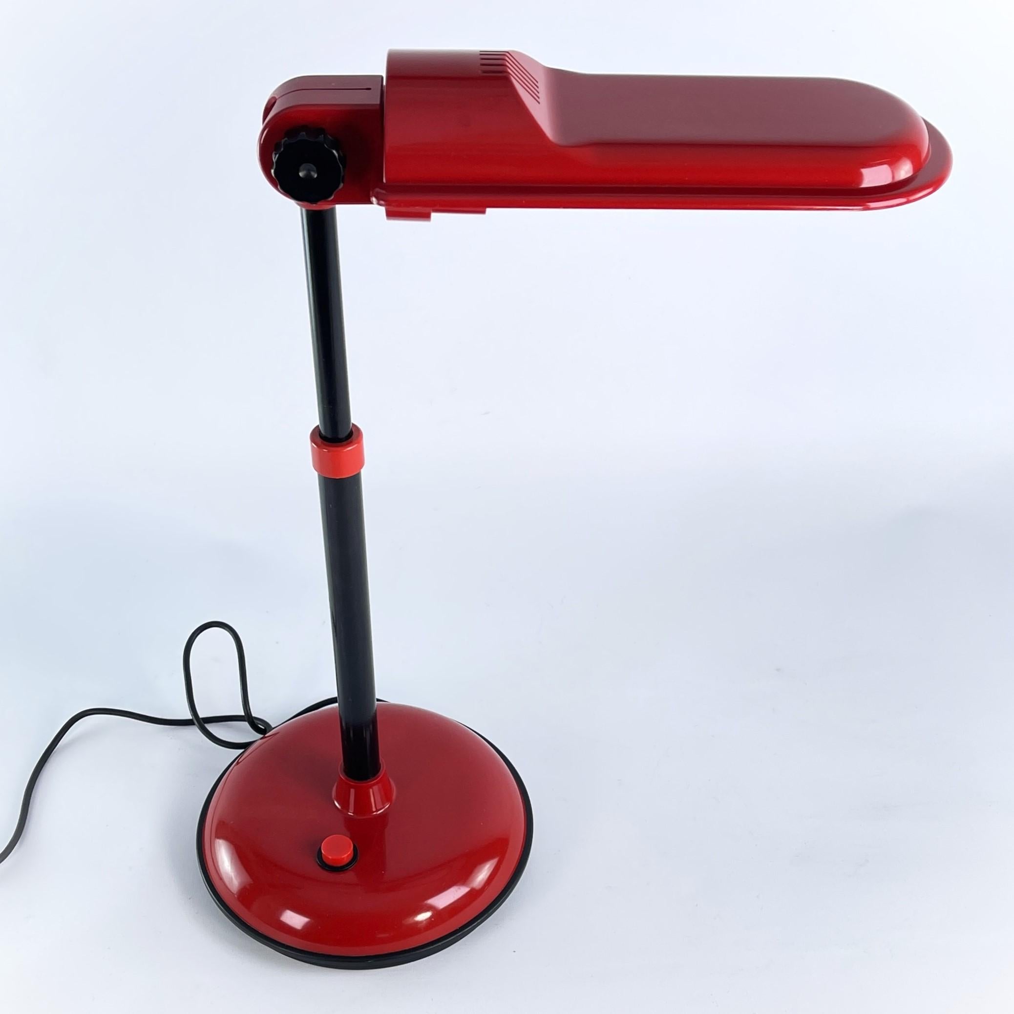 rouge MAZDA  lampe de bureau , années 1980 en vente 1